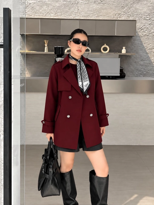 Plash - klassik ayollar kostyumi, kuz va bahor mavsumlari uchun eng maqbul tanlov