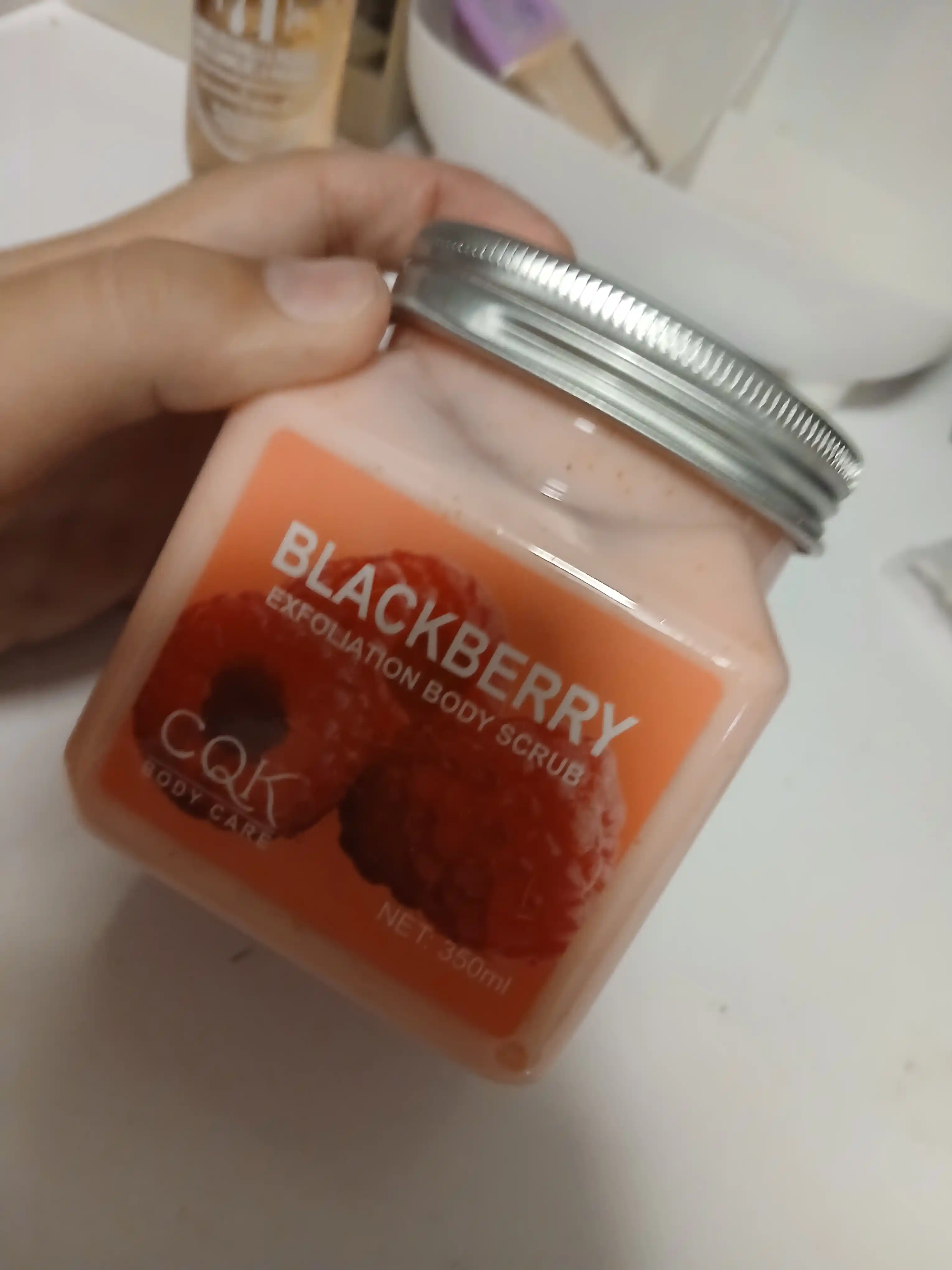 Скраб для лица и тела Sherbet Body Scrub, с экстрактом малины и клубники, 500 / 350 гр