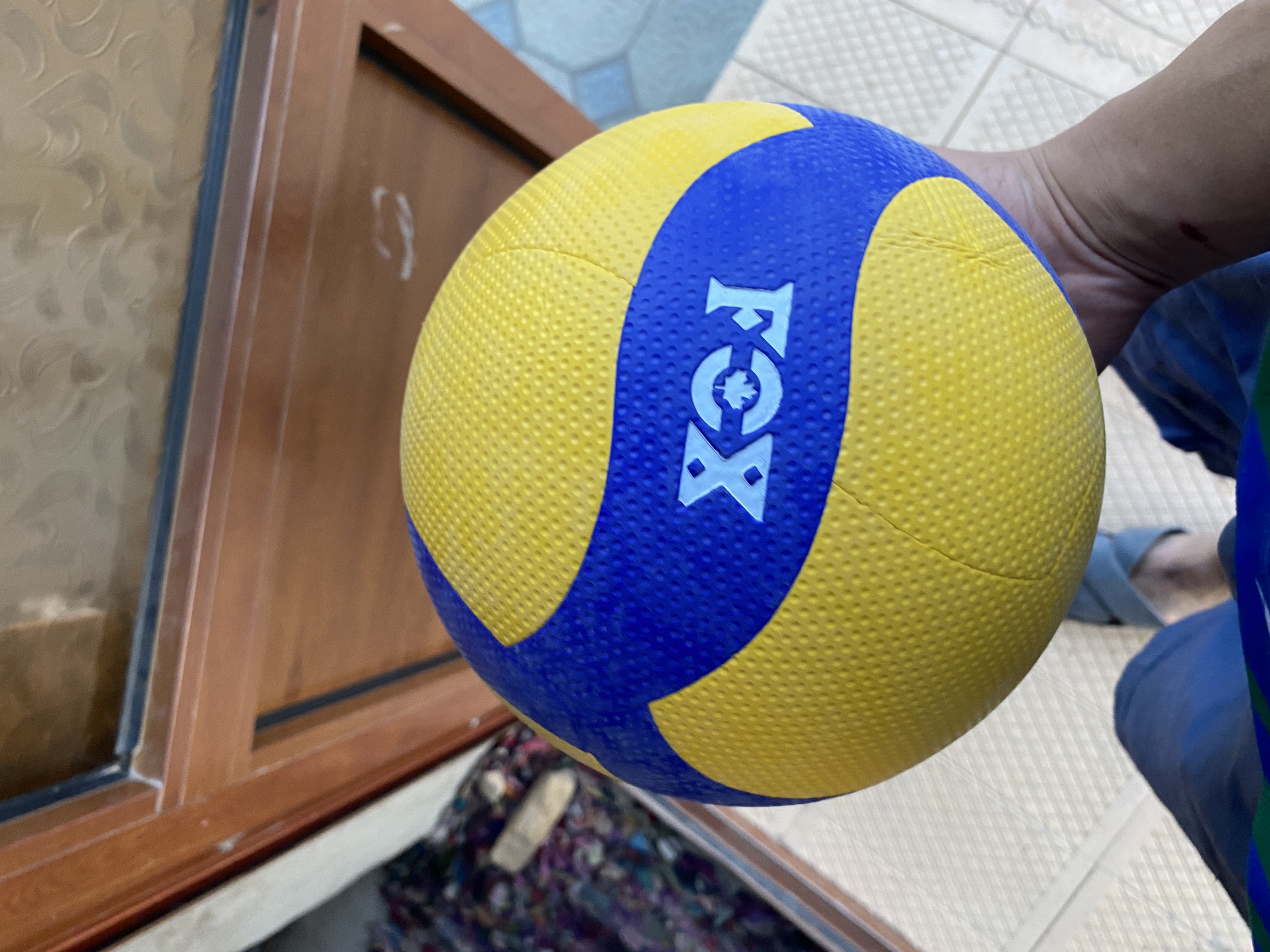 Voleybol to‘pi 5 o‘lcham V200W plyaj va zal uchun mashg‘ulot to‘pi