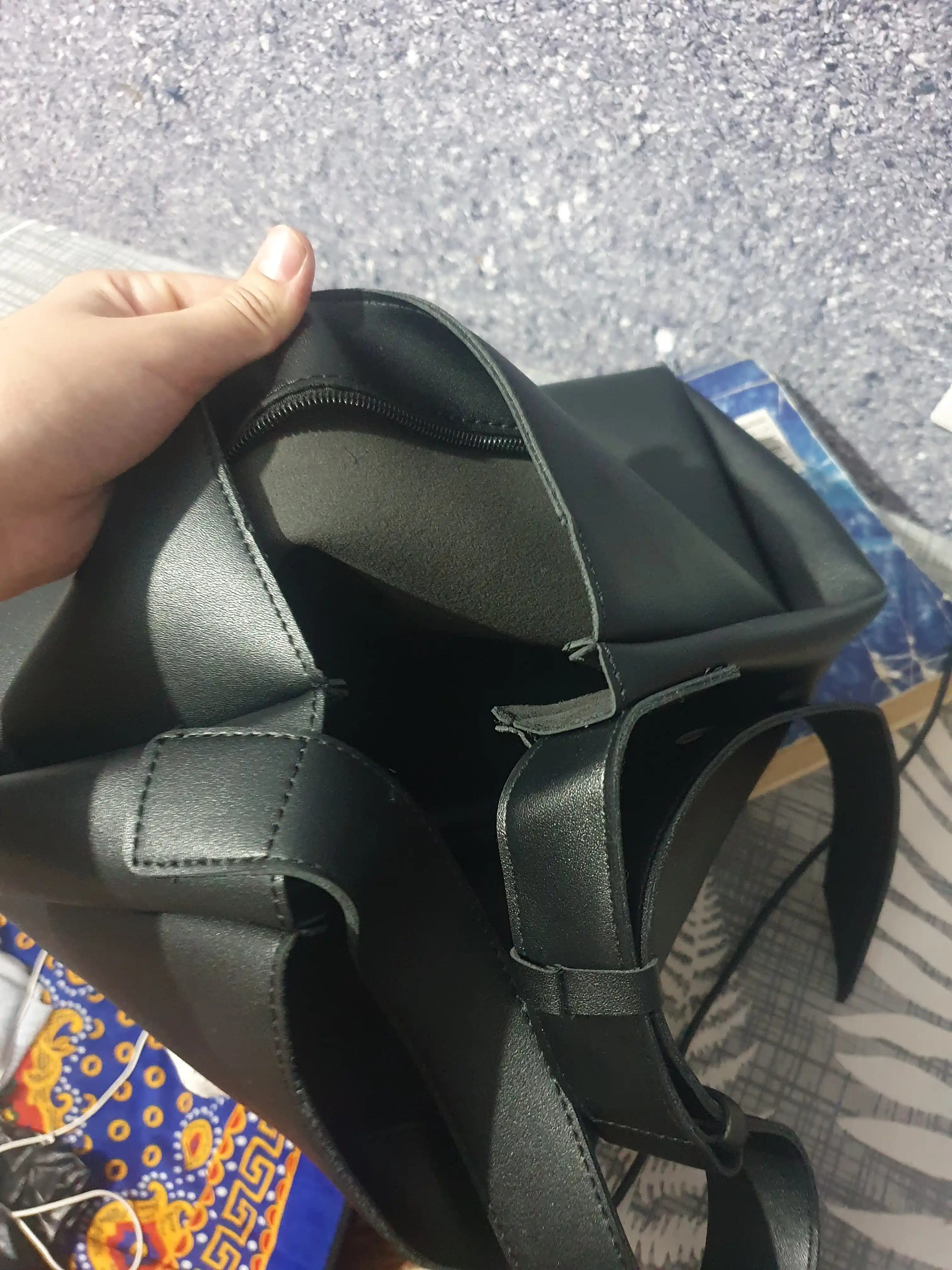 Ayollar tout sumkasi, qora, ekocharmdan yasalgan katta kundalik yelka sumkasi