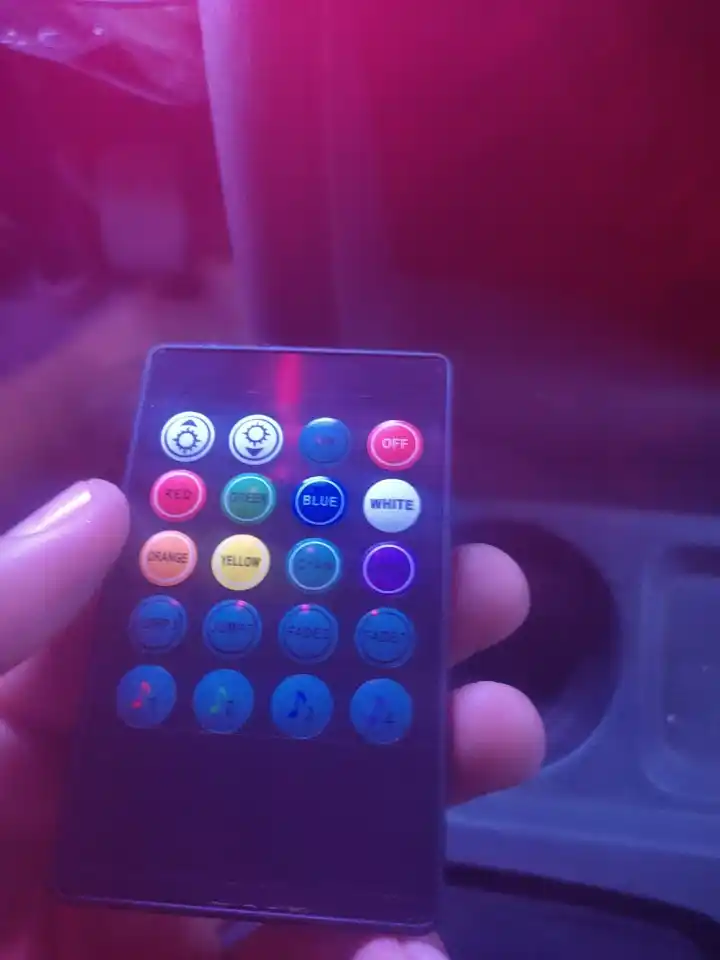 LED avtomobil yoritgichi, rang o‘zgaradi, pult, musiqa bilan sinxron