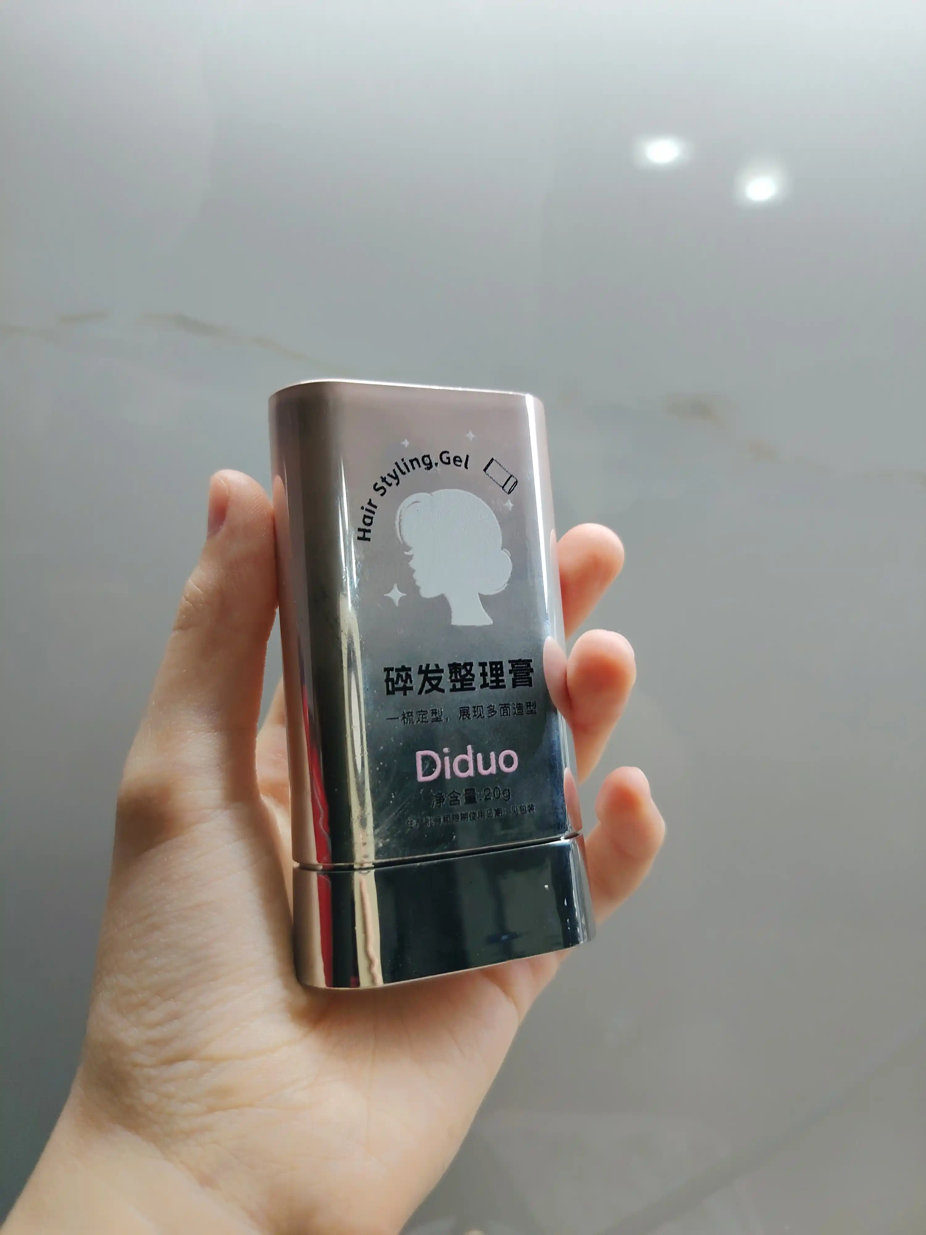 Diduo soch uchun vosk-stik, soch turmagi va mayda tuklarni tekislash uchun fiksator, 20 g