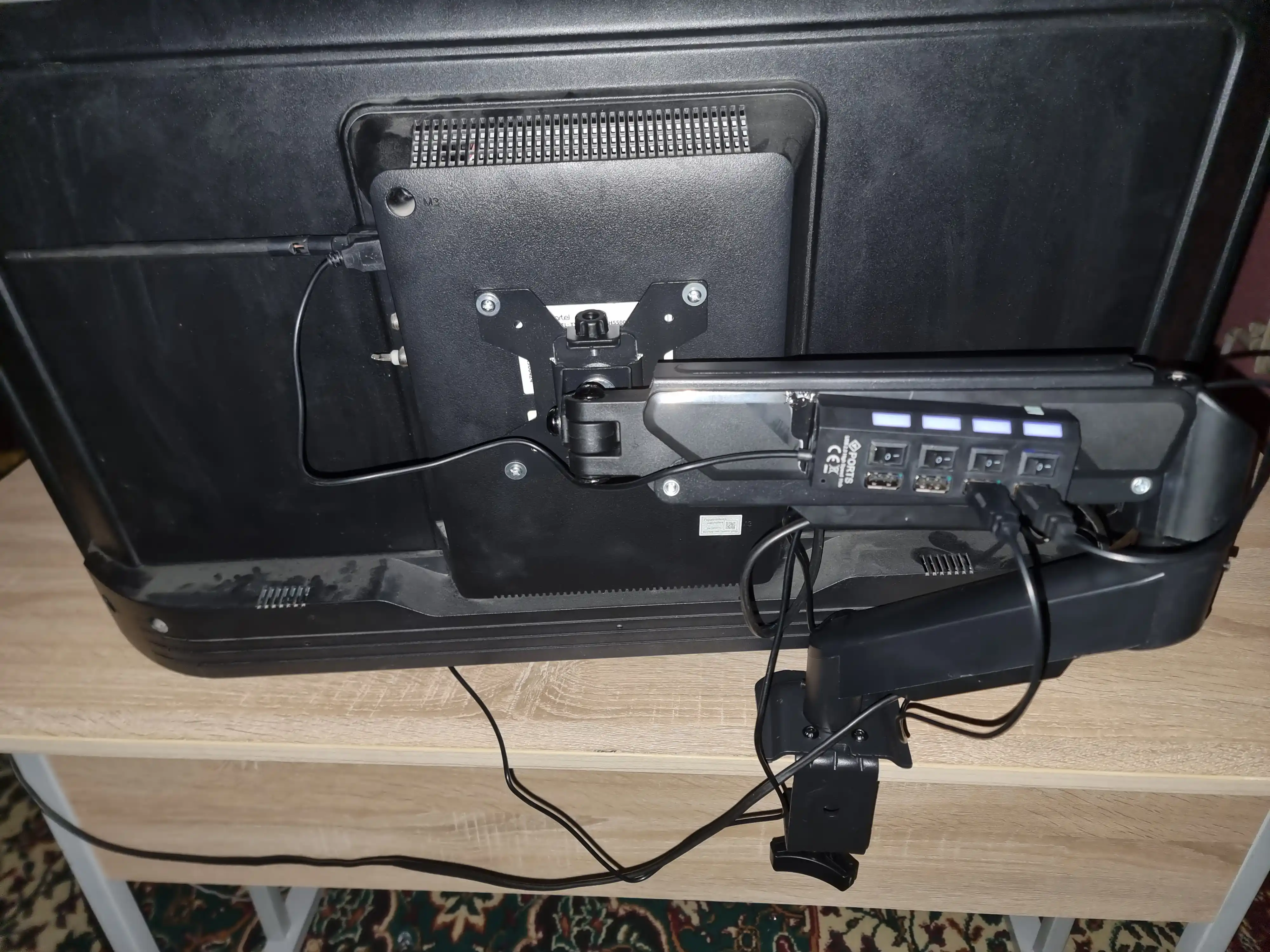 Monitorlar uchun kronshteyn, ekran diagonali 17 - 32, 10 kg F80