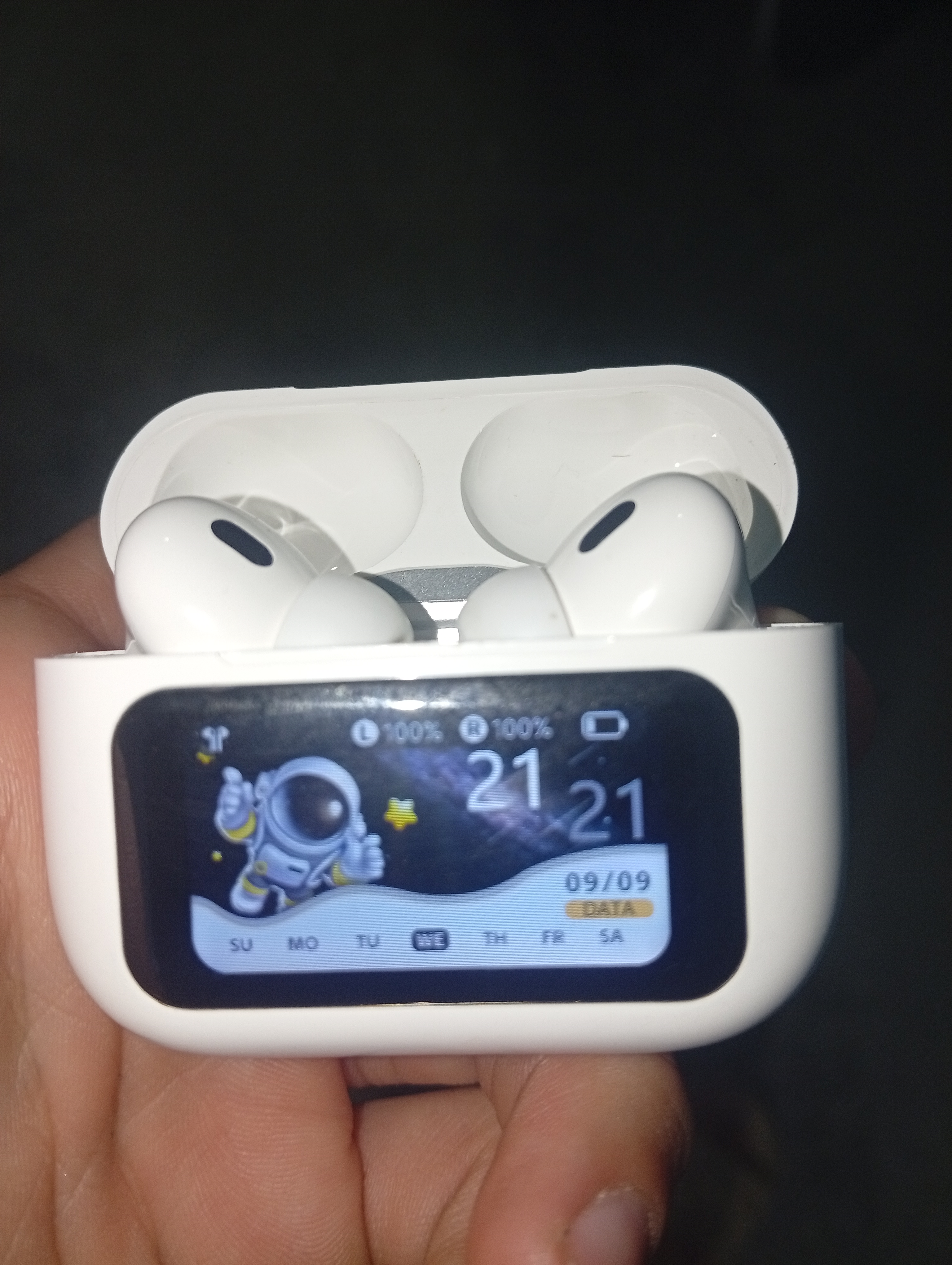 Pods 3 ScreenPods: беспроводные наушники с дисплеем для iPhone и Android