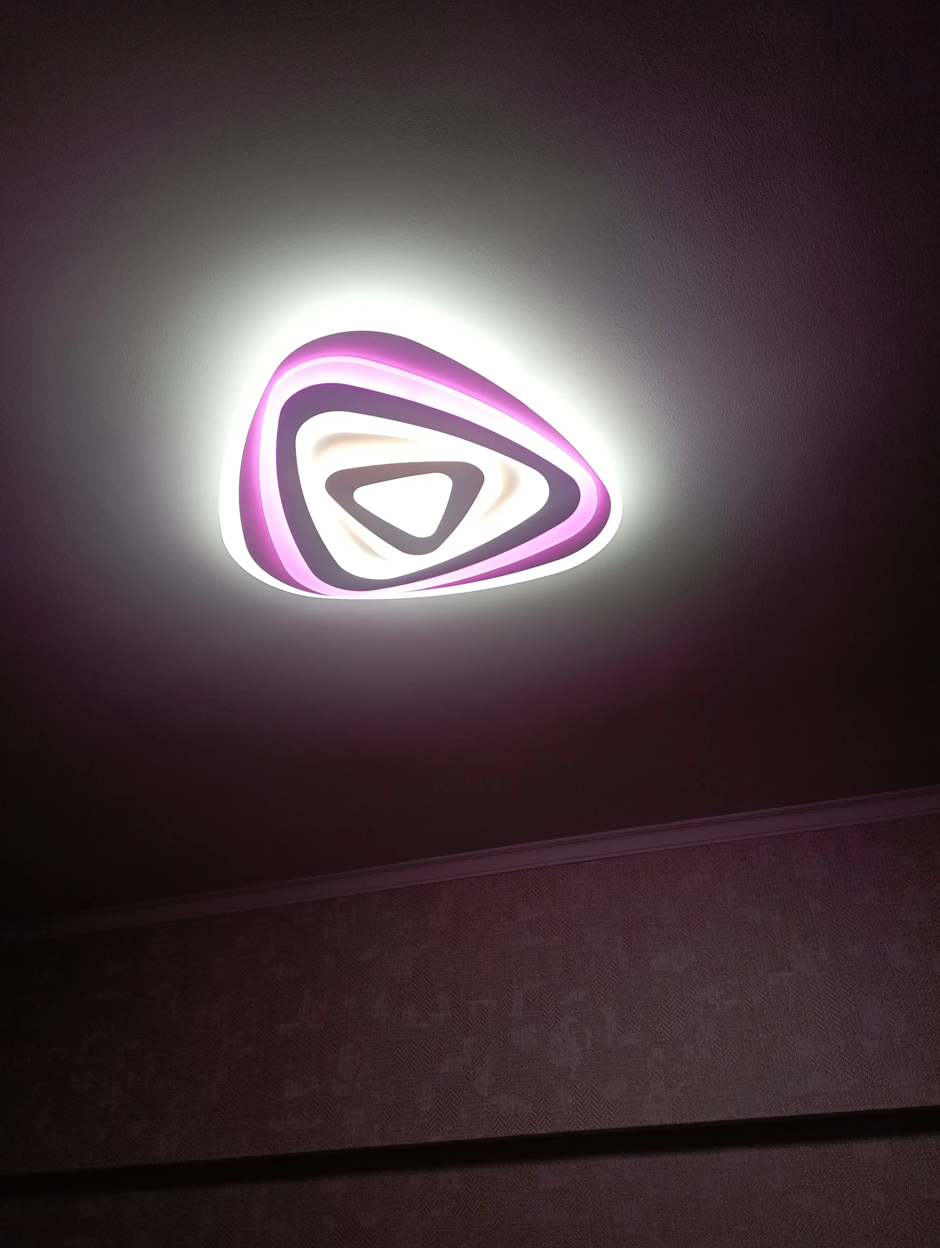 Masofadan boshqarish pulti bilan LED shift chiroq Iris - 122 Vt, SmartLight 2.4G RGB D520