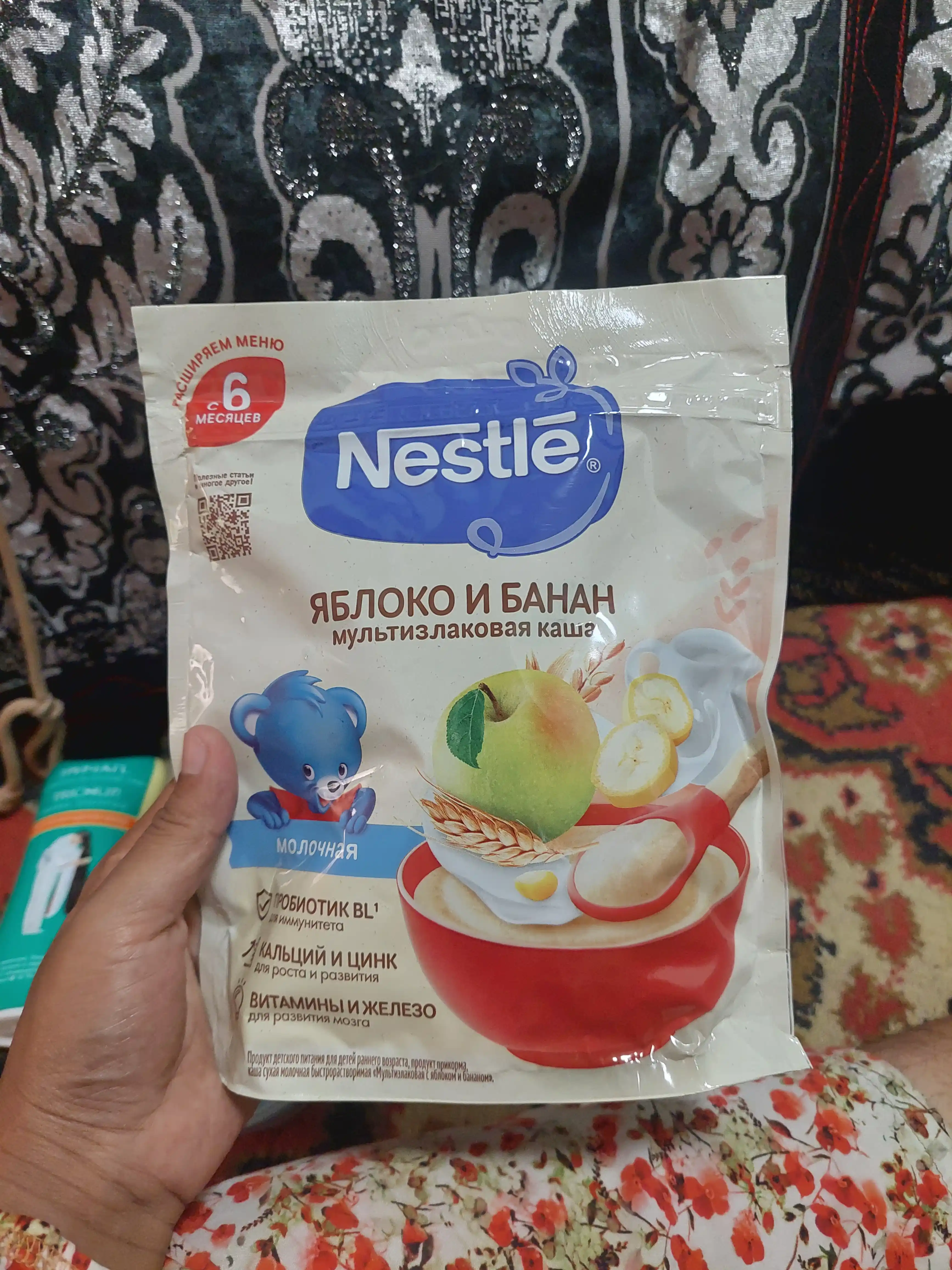 Nestle 6 oylik tez eriydigan "Olma-bananli multiflok" quruq sutli bo‘tqasi. 200g