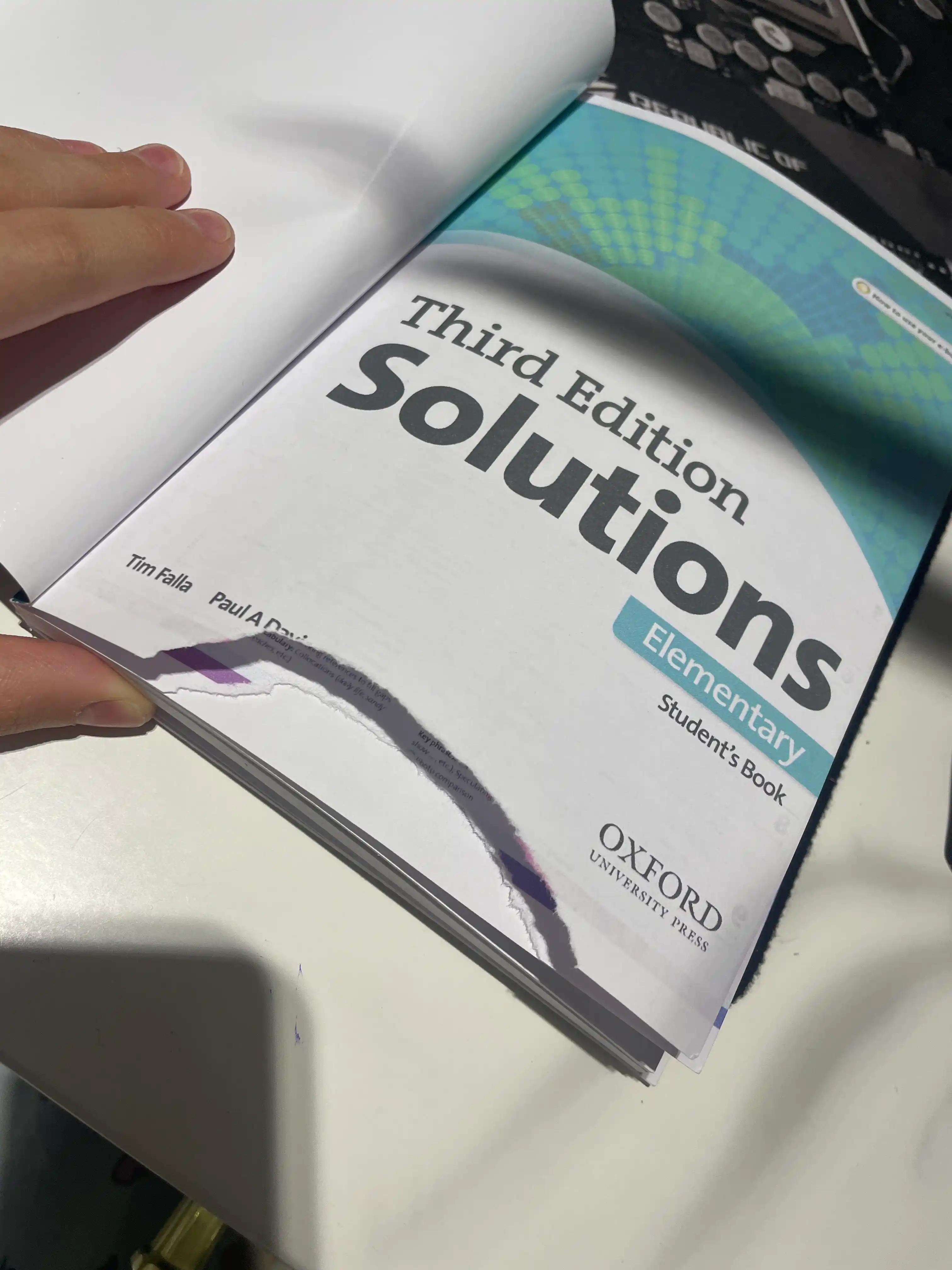Solutions Third Edition — Elementary va Pre-Intermediate, Student’s Book va Workbook