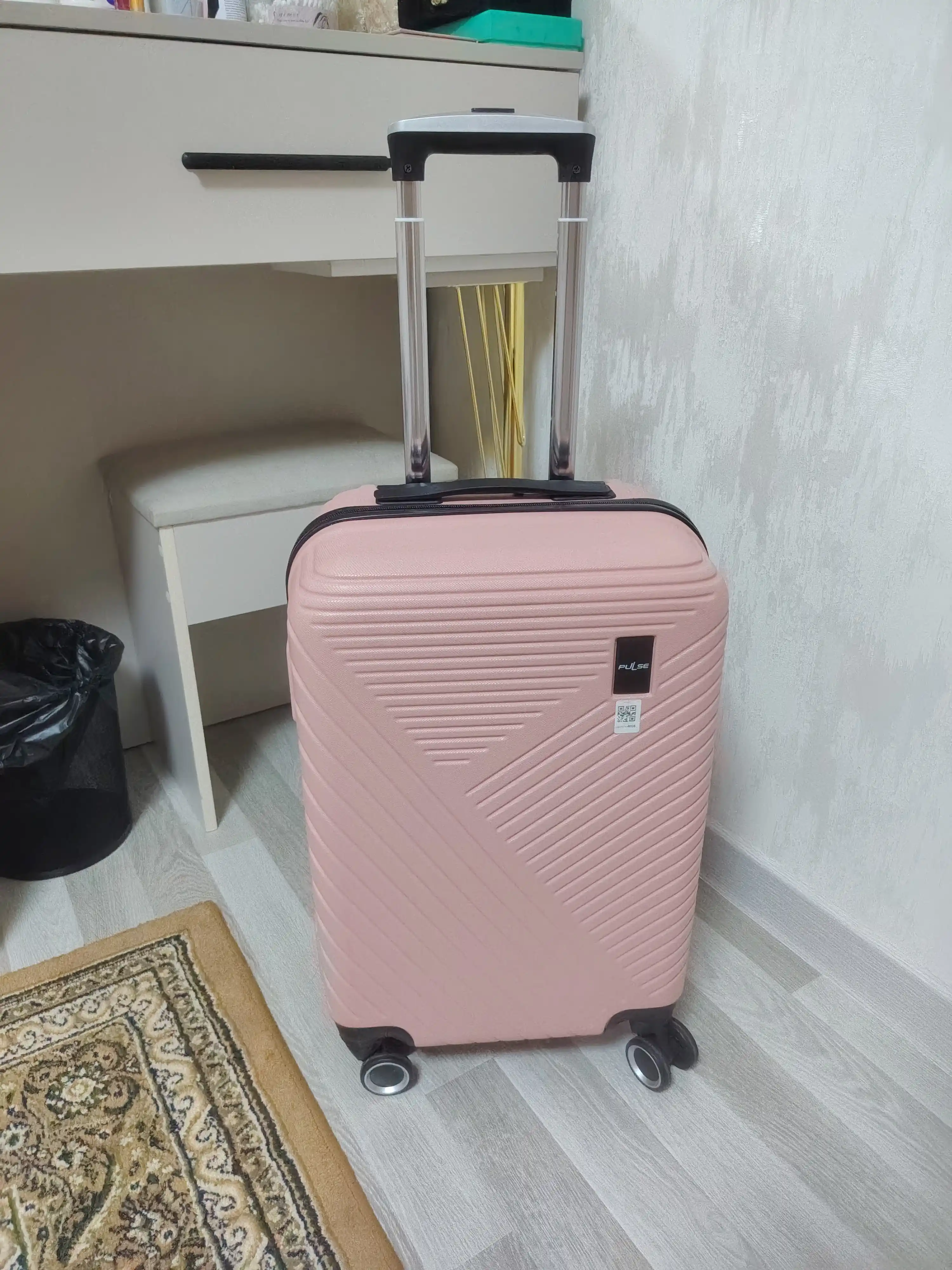 Sayohat chamadoni S M L, kodli qulfli, ABS-plastikdan tayyorlangan  360° g‘ildirakli