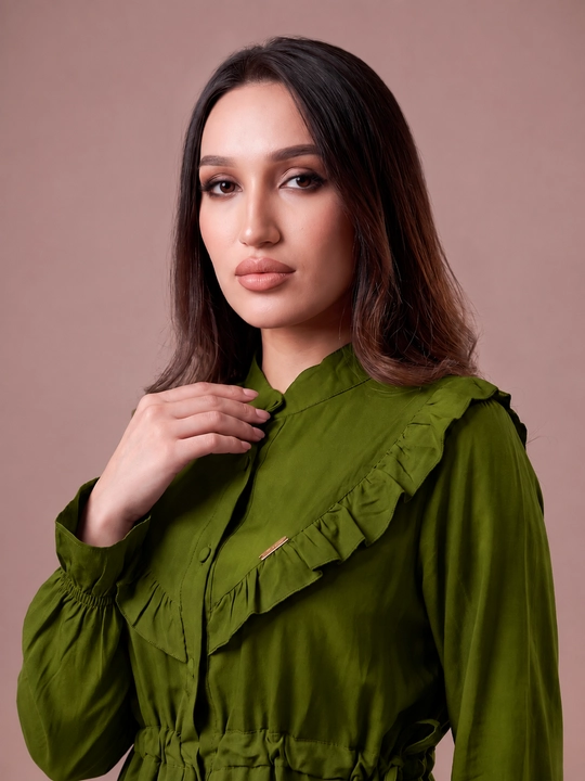 Ayollar uchun zamonaviy kostyum to‘plami – tunika va shim komplekti