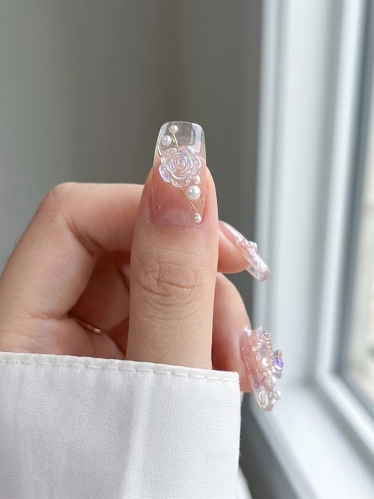 Uzun sun’iy tirnoqlar, tirnoqlar, nails, ulama tirnoqlar, yasama tirnoqlar