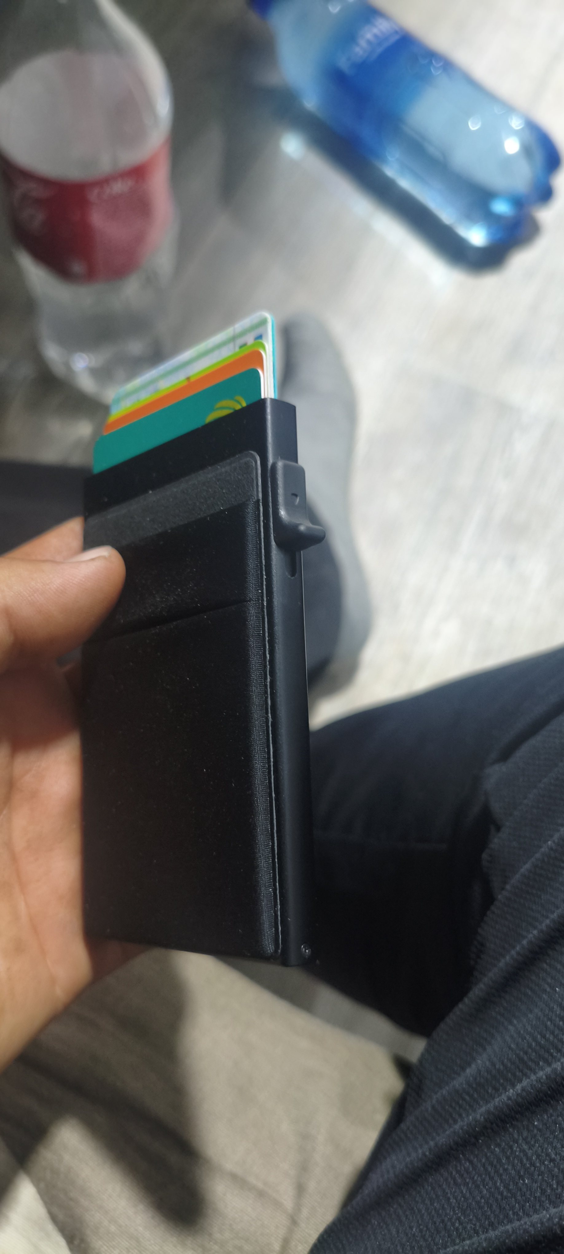 RFID himoyasi bilan metall karta egasi, ixcham va ishonchli, taktik, hujjatlar uchun