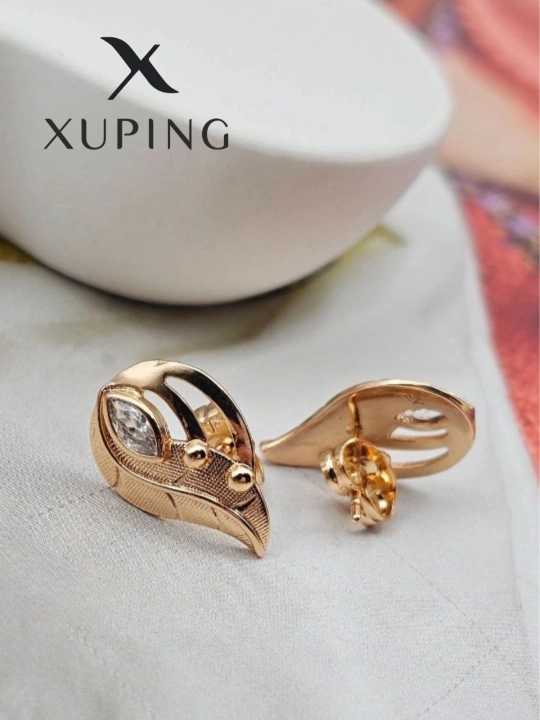 Xuping brendining oltin rangli ayollar ziraklari