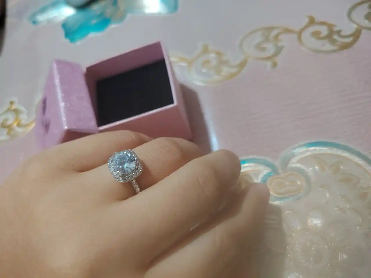 Кольцо Pandora, с розовым камнем в форме сердца, в коробочке для колец
