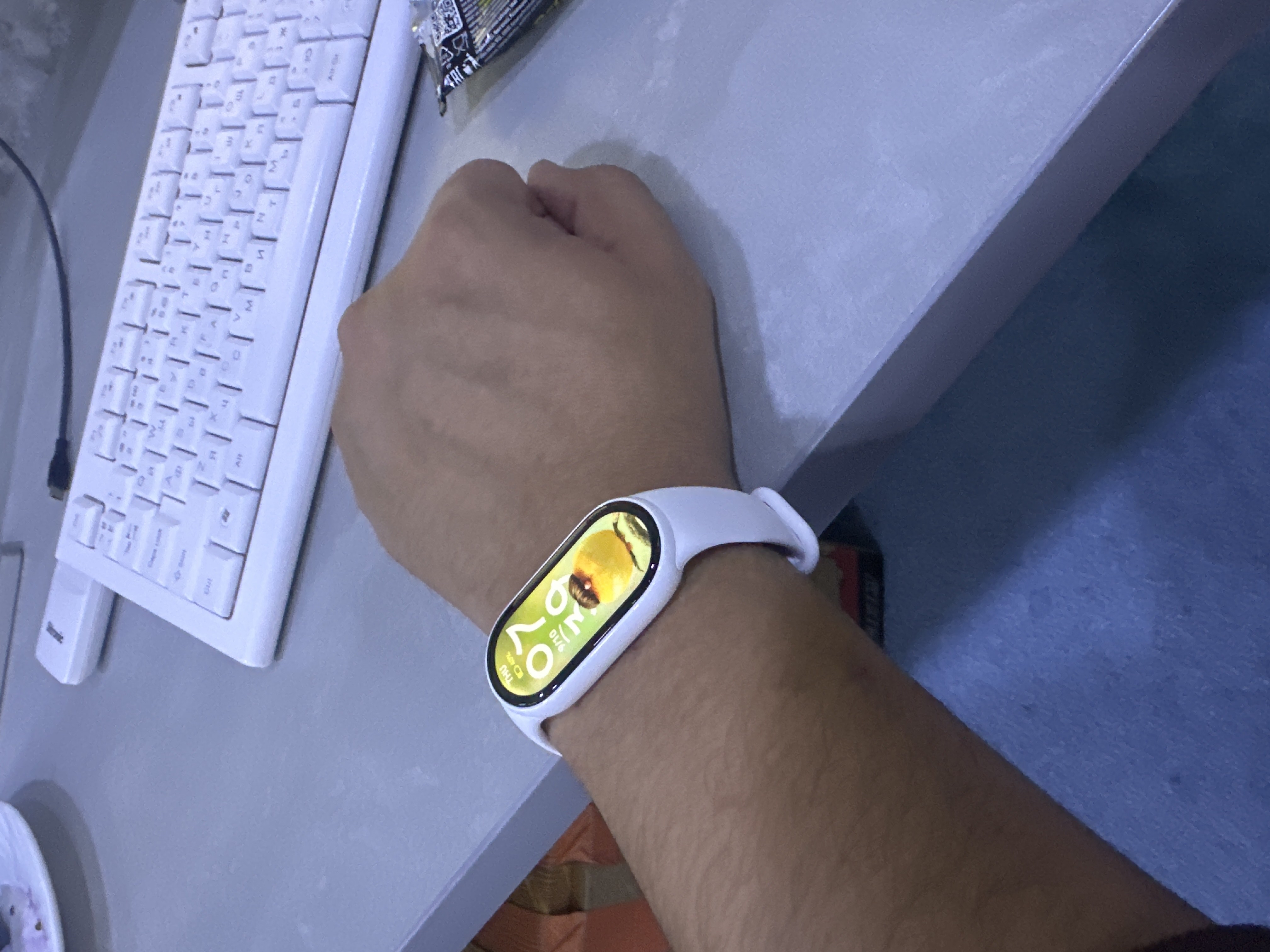 Xiaomi Smart Band 10 fitnes bilaguzugi, 1.72" AMOLED displey, 150dan ortiq sport rejimlari