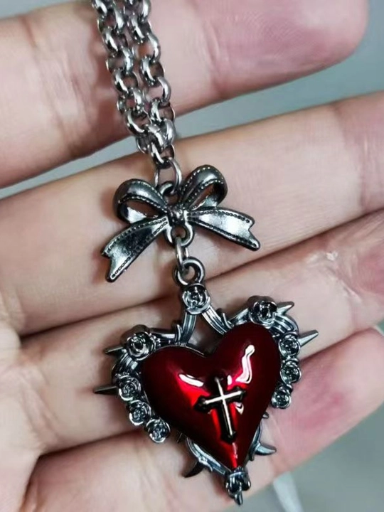 Yurak va xochli gotik marjon, Y2K uslubidagi choker va osma bezak