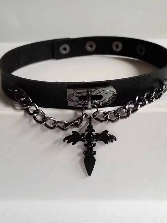 Yurak va xochli gotik marjon, Y2K uslubidagi choker va osma bezak