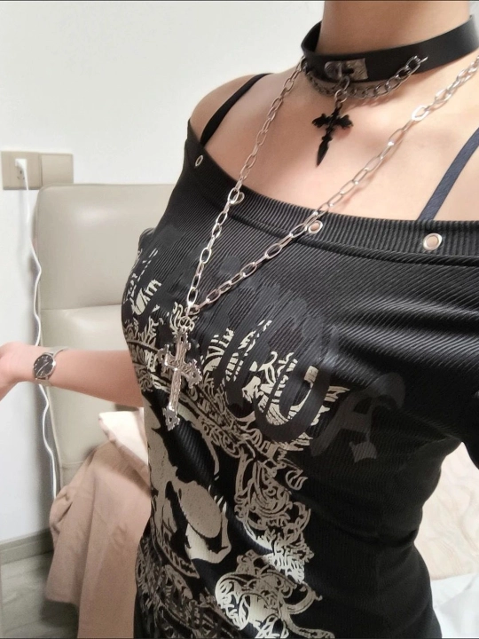 Yurak va xochli gotik marjon, Y2K uslubidagi choker va osma bezak