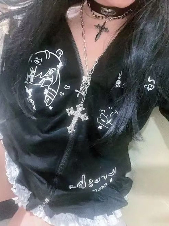 Yurak va xochli gotik marjon, Y2K uslubidagi choker va osma bezak