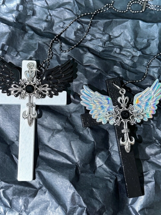 Yurak va xochli gotik marjon, Y2K uslubidagi choker va osma bezak
