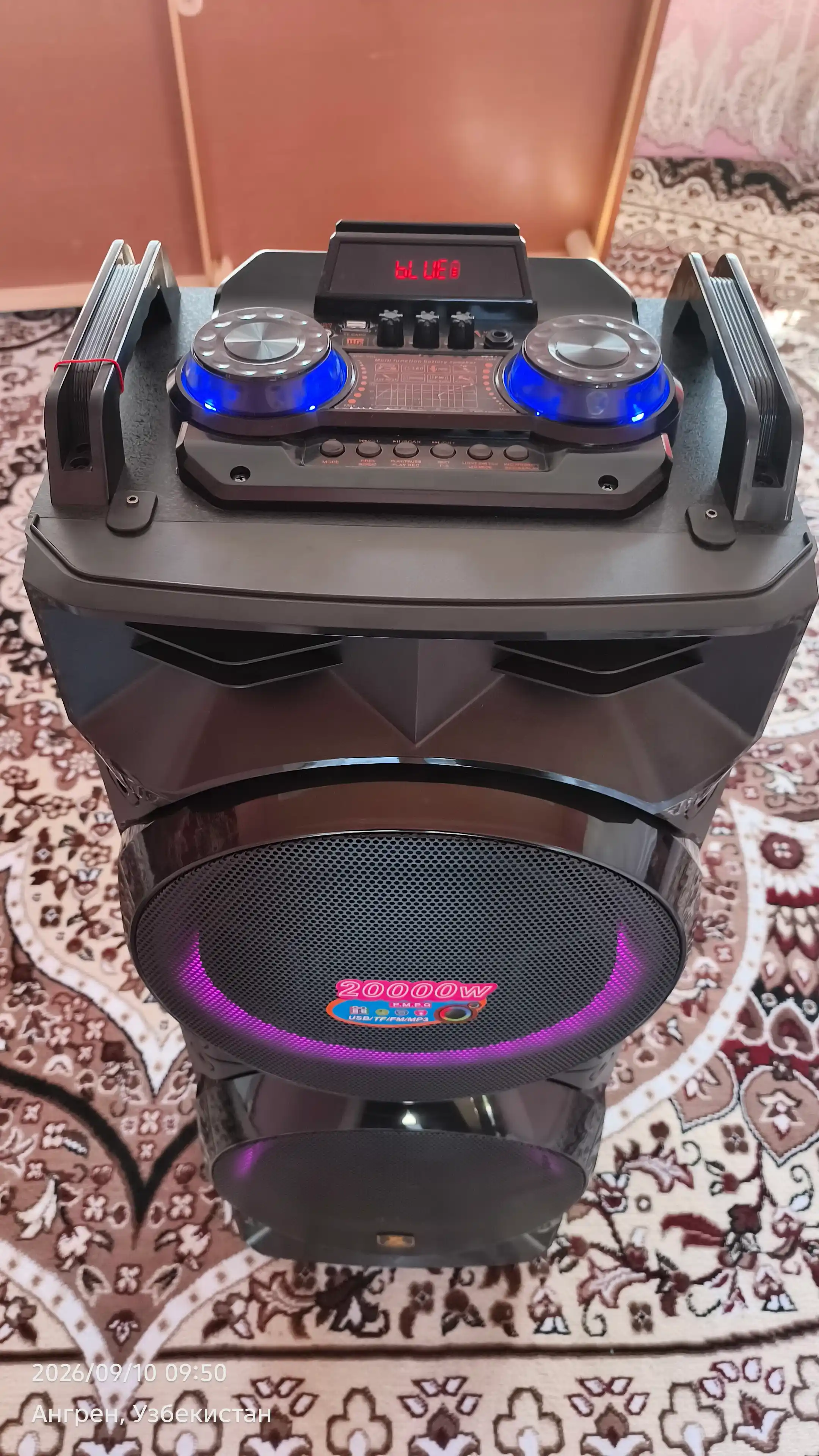 2 ta karaoke mikrofoni va RGB yoritgichlari bo‘lgan ZQS8213 katta akustik tizimi