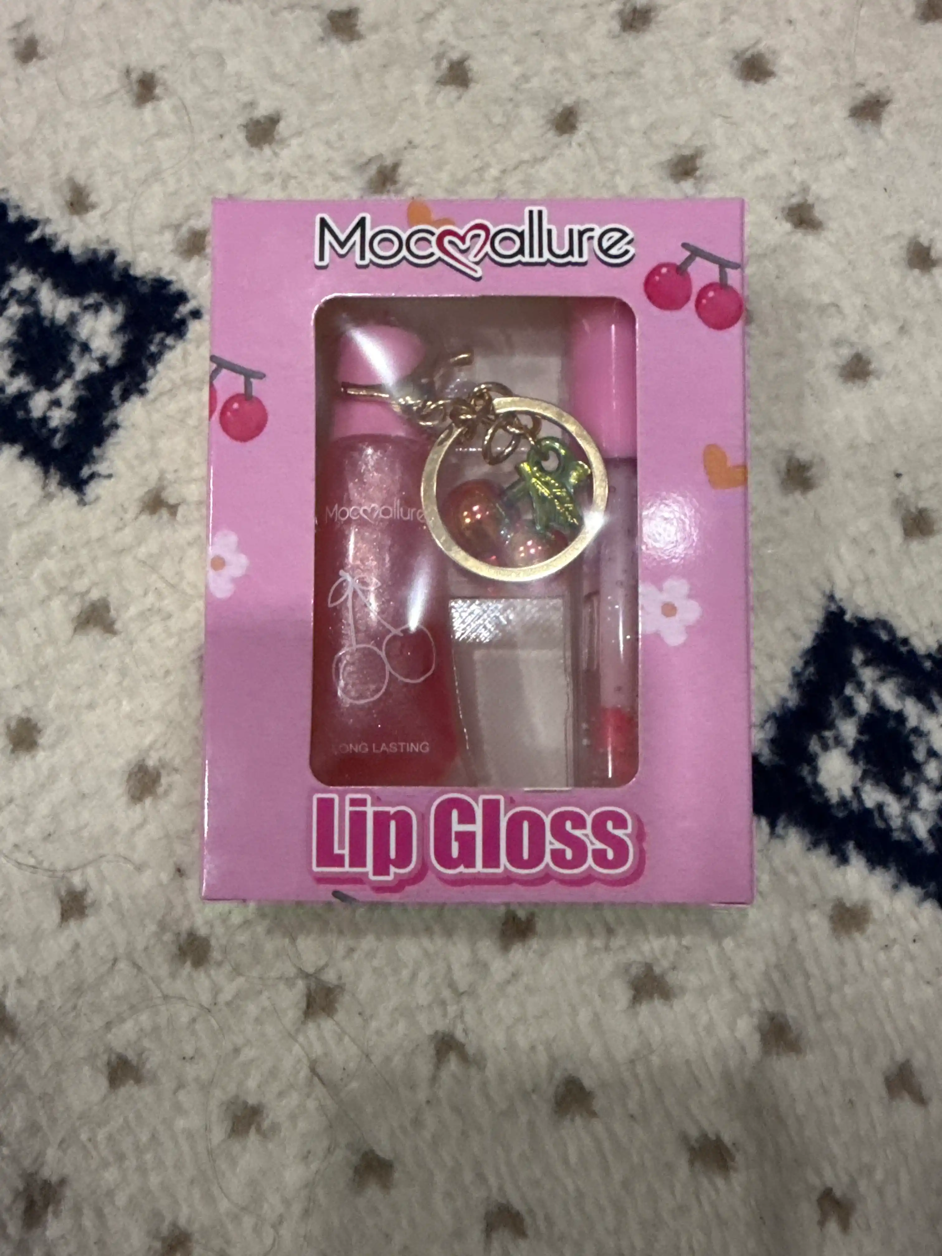 Lablar uchun namlantiruvch lip gloss to‘plami