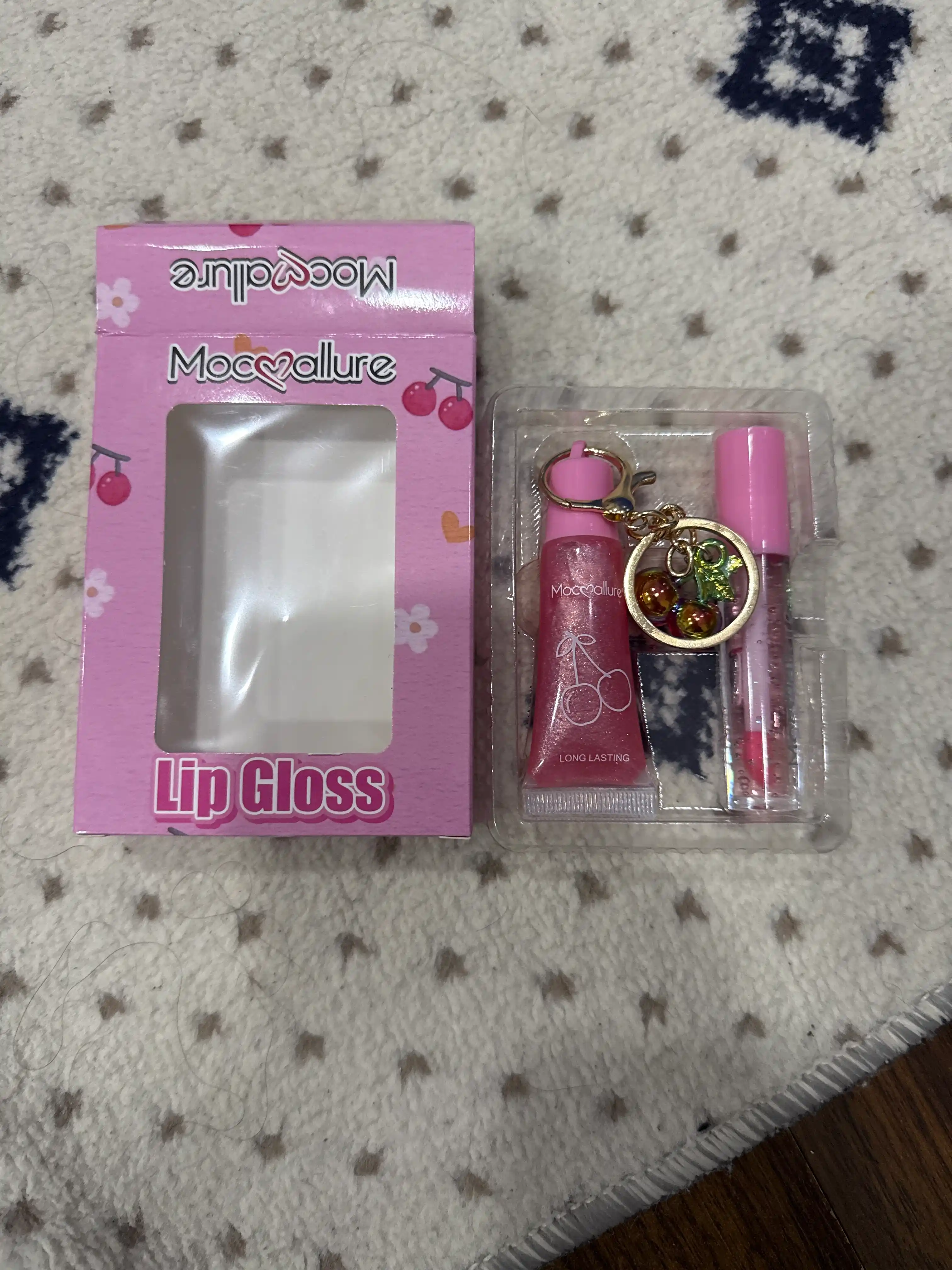 Lablar uchun namlantiruvch lip gloss to‘plami