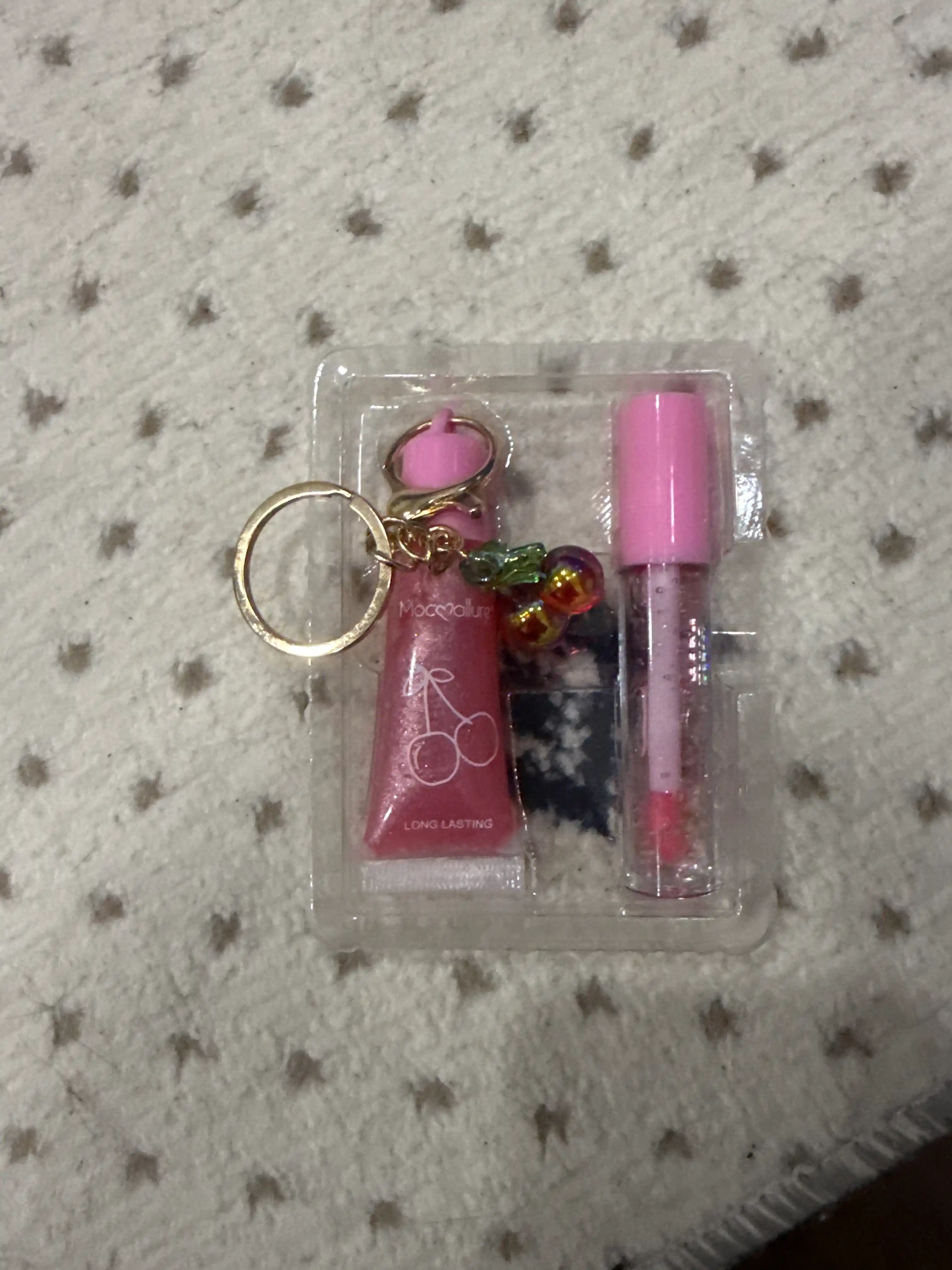Lablar uchun namlantiruvch lip gloss to‘plami