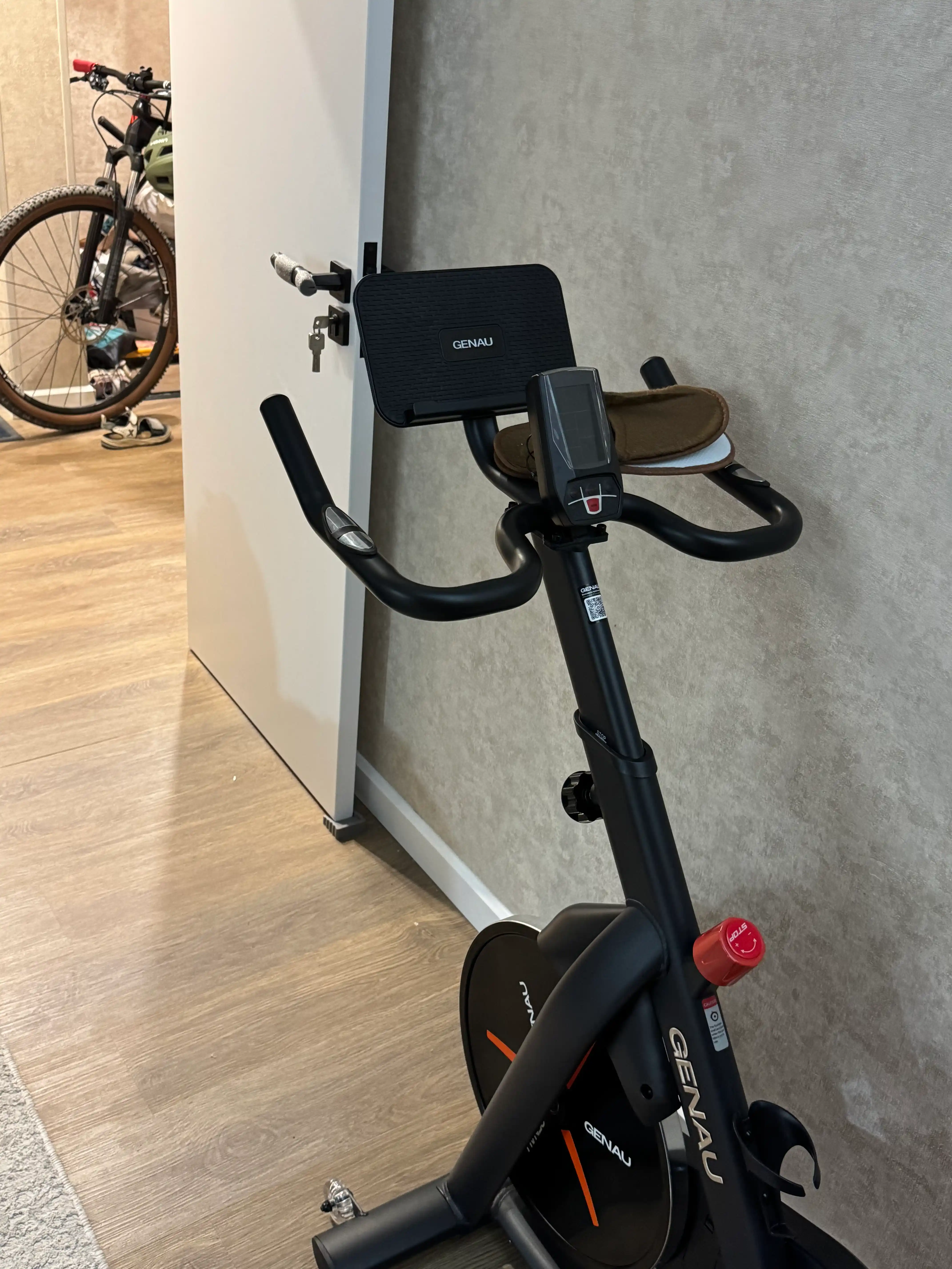 Велотренажер Genau Zest Pro C6, максимальный вес пользователя 150 кг SB1-02A