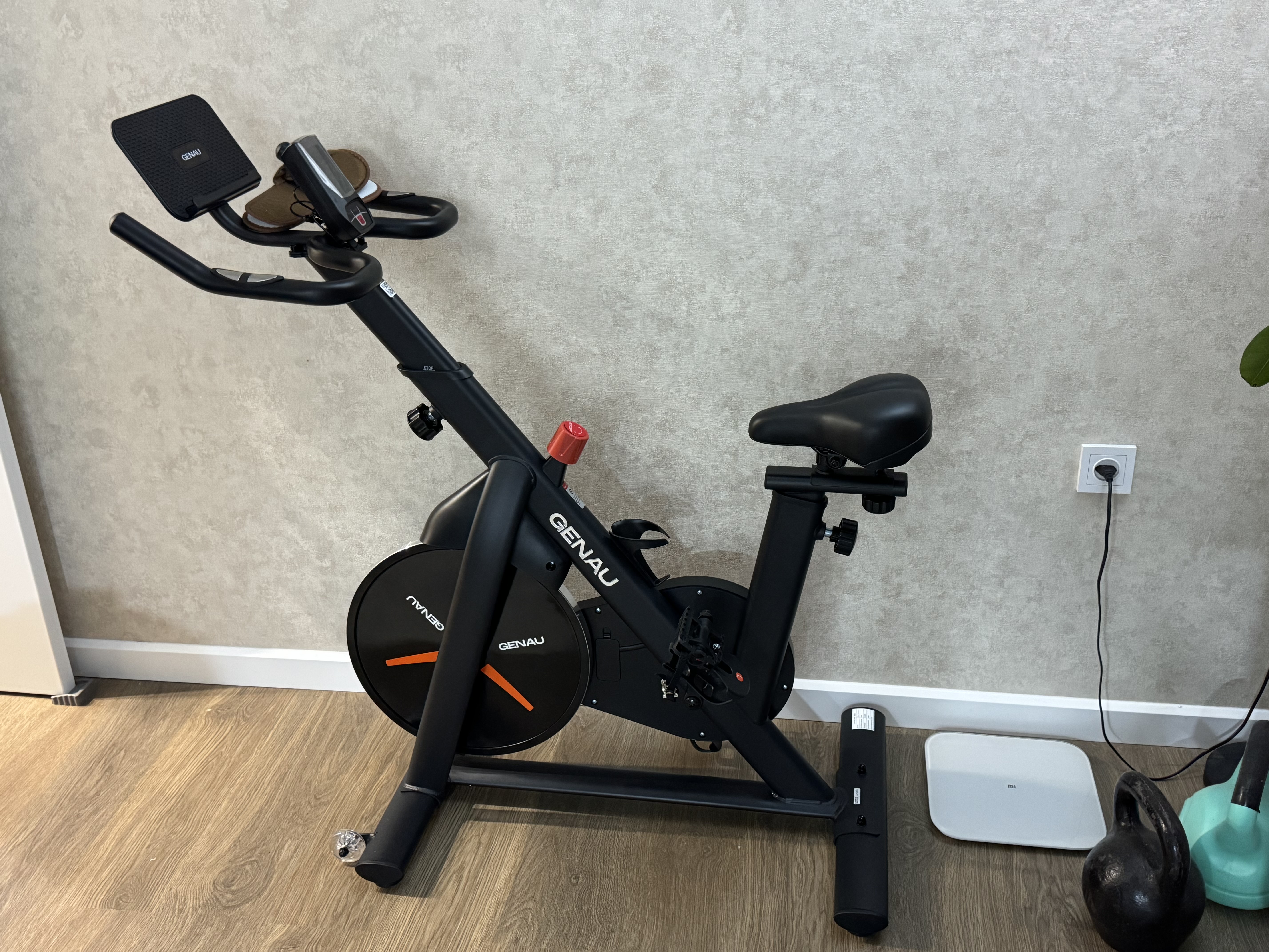 Велотренажер Genau Zest Pro C6, максимальный вес пользователя 150 кг SB1-02A