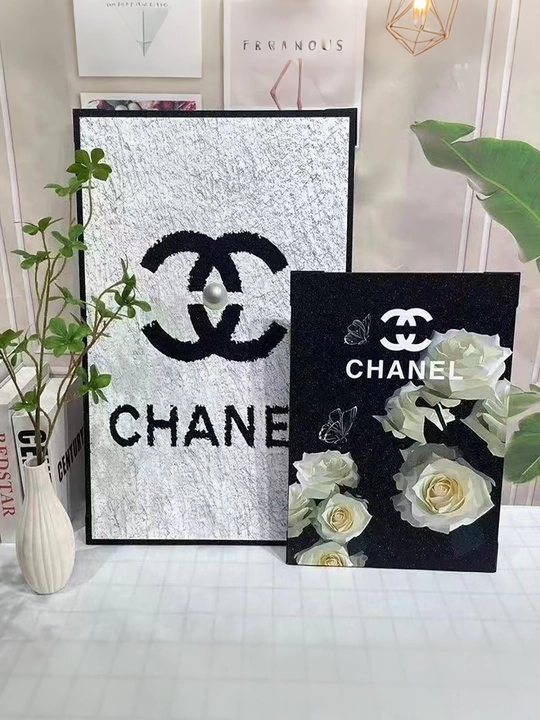 Люксовая картина в стиле Chanel, настольный декор - 