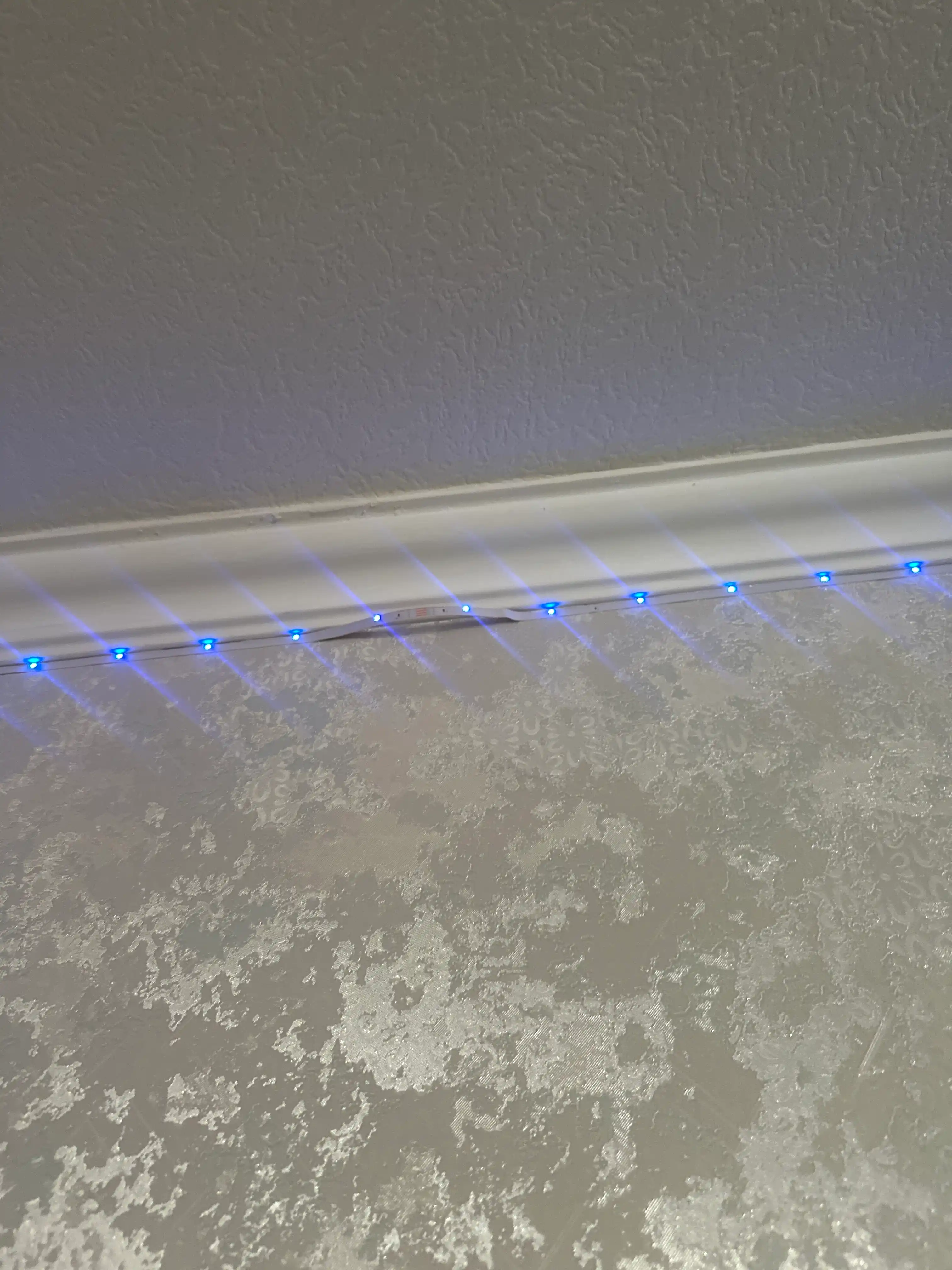 RGB LED yoritgichli lenta ko'p rangli, 30 m pult bilan birga