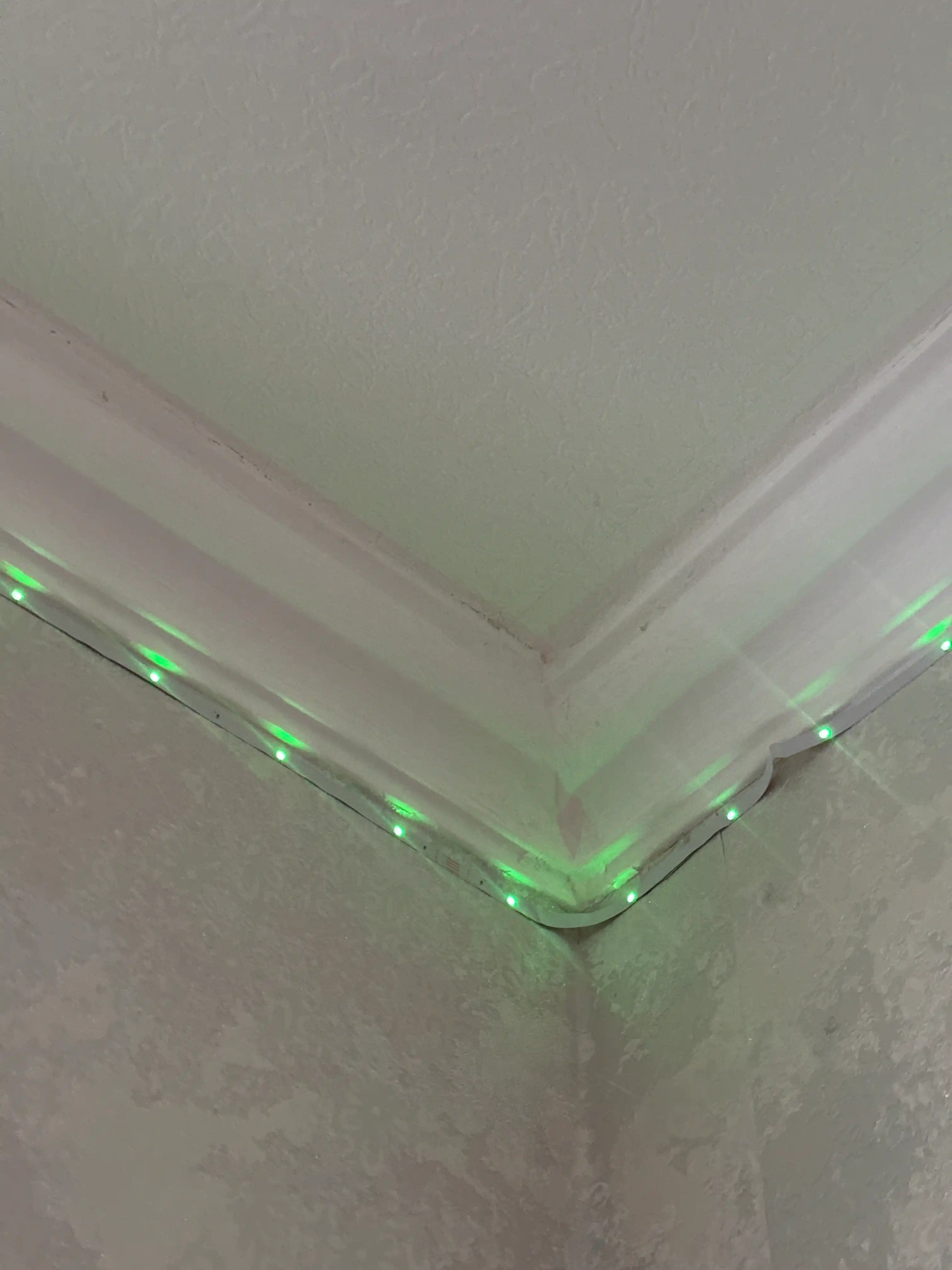 RGB LED yoritgichli lenta ko'p rangli, 30 m pult bilan birga