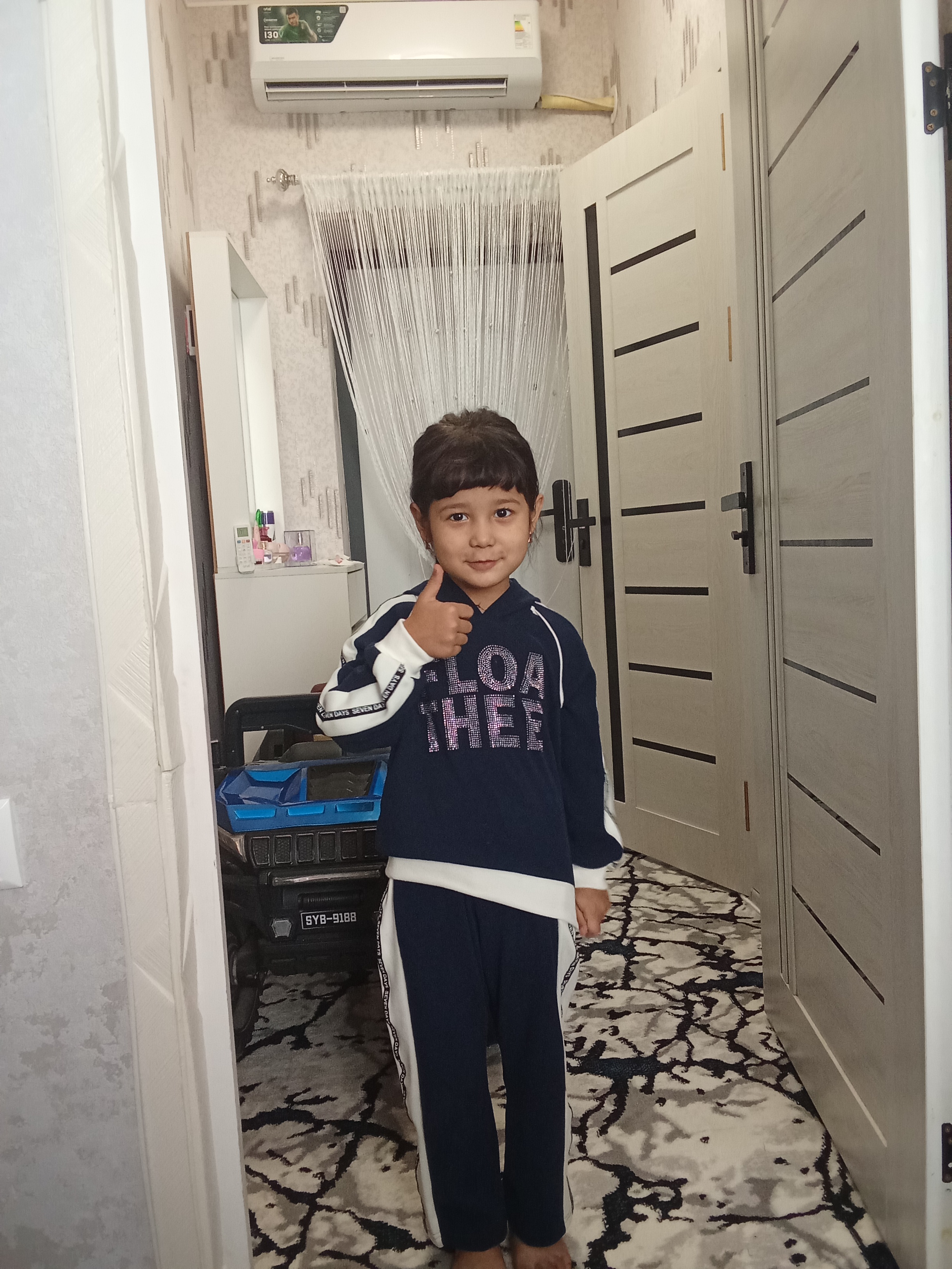 Bambuk angorkadan tikilgan kapyushonli bolalar sport kostyumi FLOA THEE (kuz-qish)