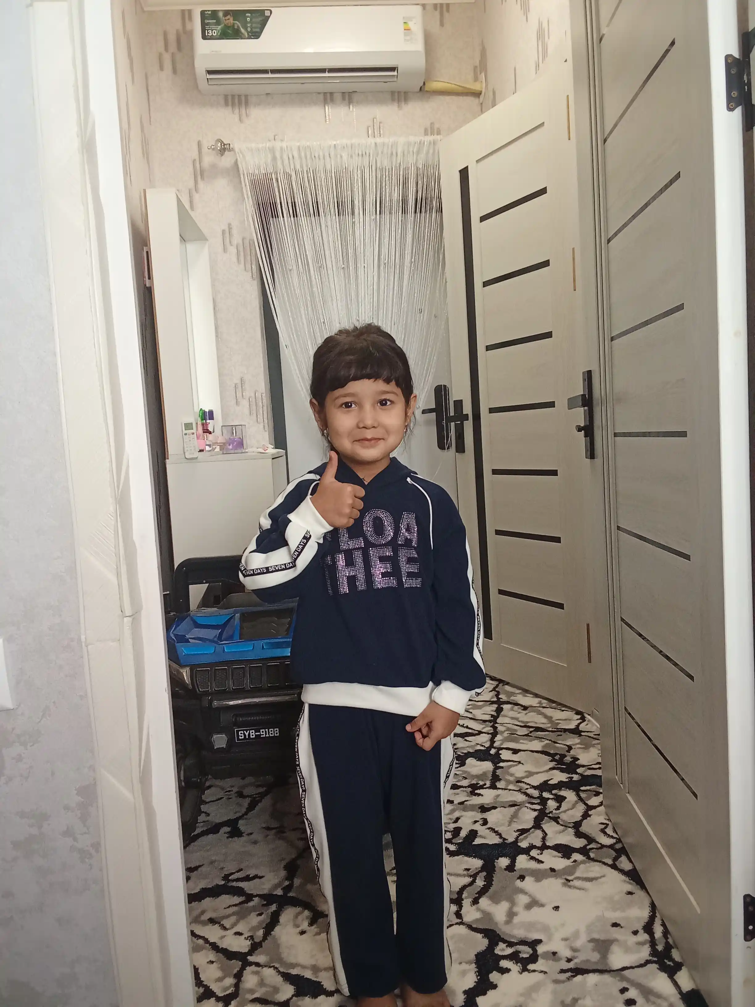 Bambuk angorkadan tikilgan kapyushonli bolalar sport kostyumi FLOA THEE (kuz-qish)
