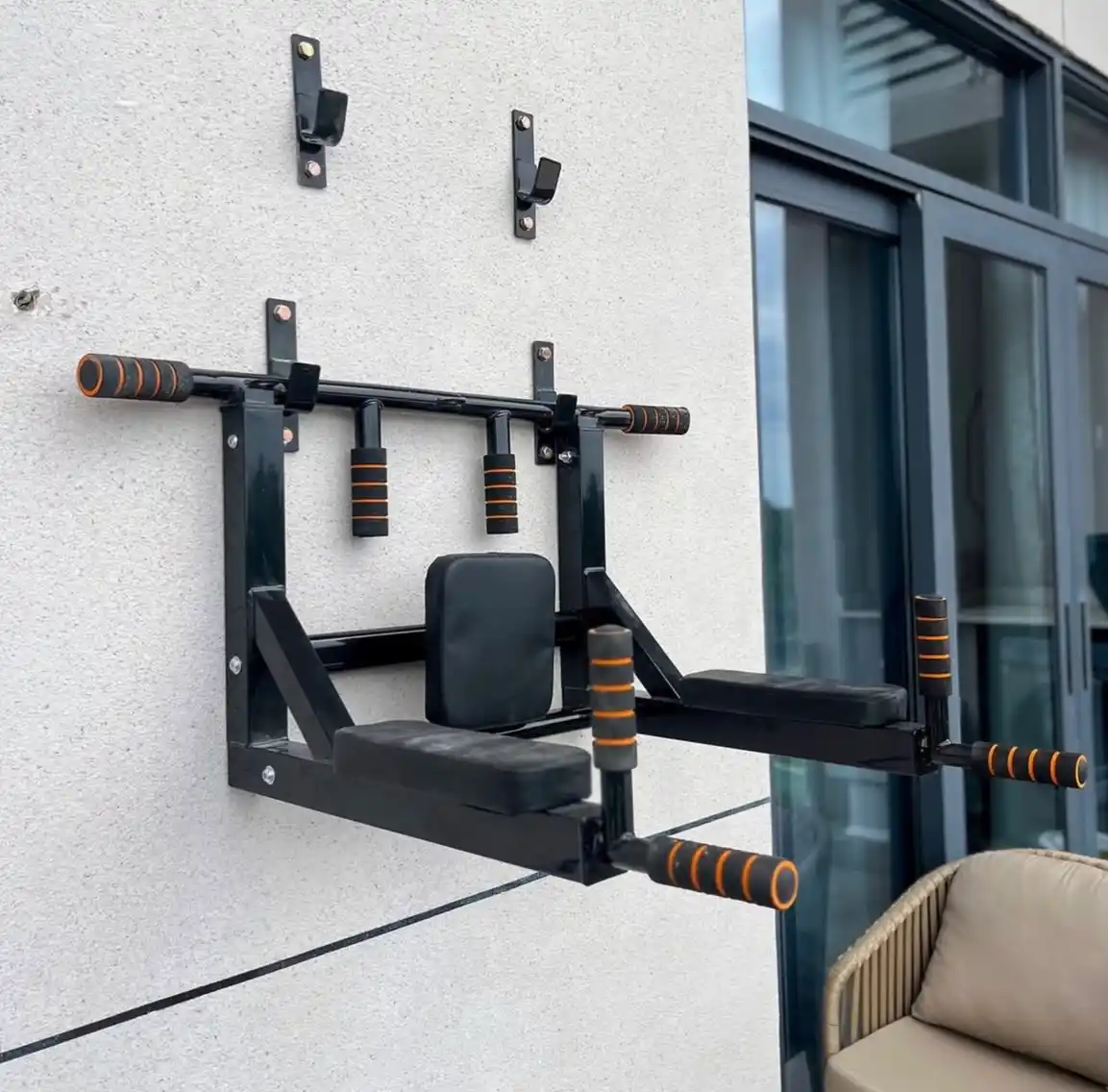 Devorga o'rnatiladigan turnik 3 ta 1 da, brusya va press uchun, 120 kg, 95x77 sm