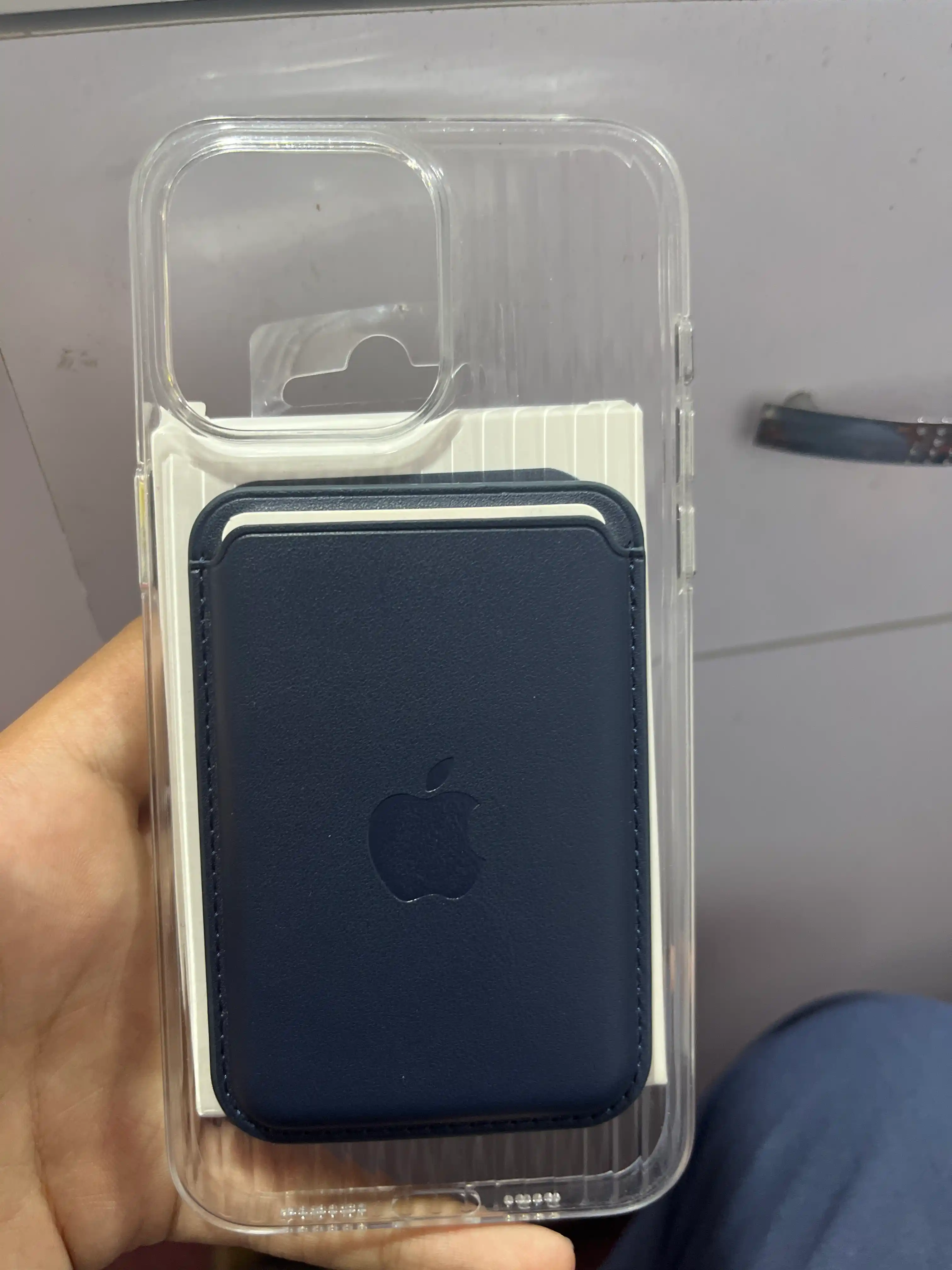 IPhone uchun MagSafe qo‘llab-quvvatlanadigan logotipli charm kartxolder
