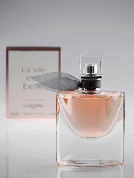 Lancôme La Vie Est Belle ayollar atiri, shirin gulli va vanilli ifor, nafis Eau de Parfum