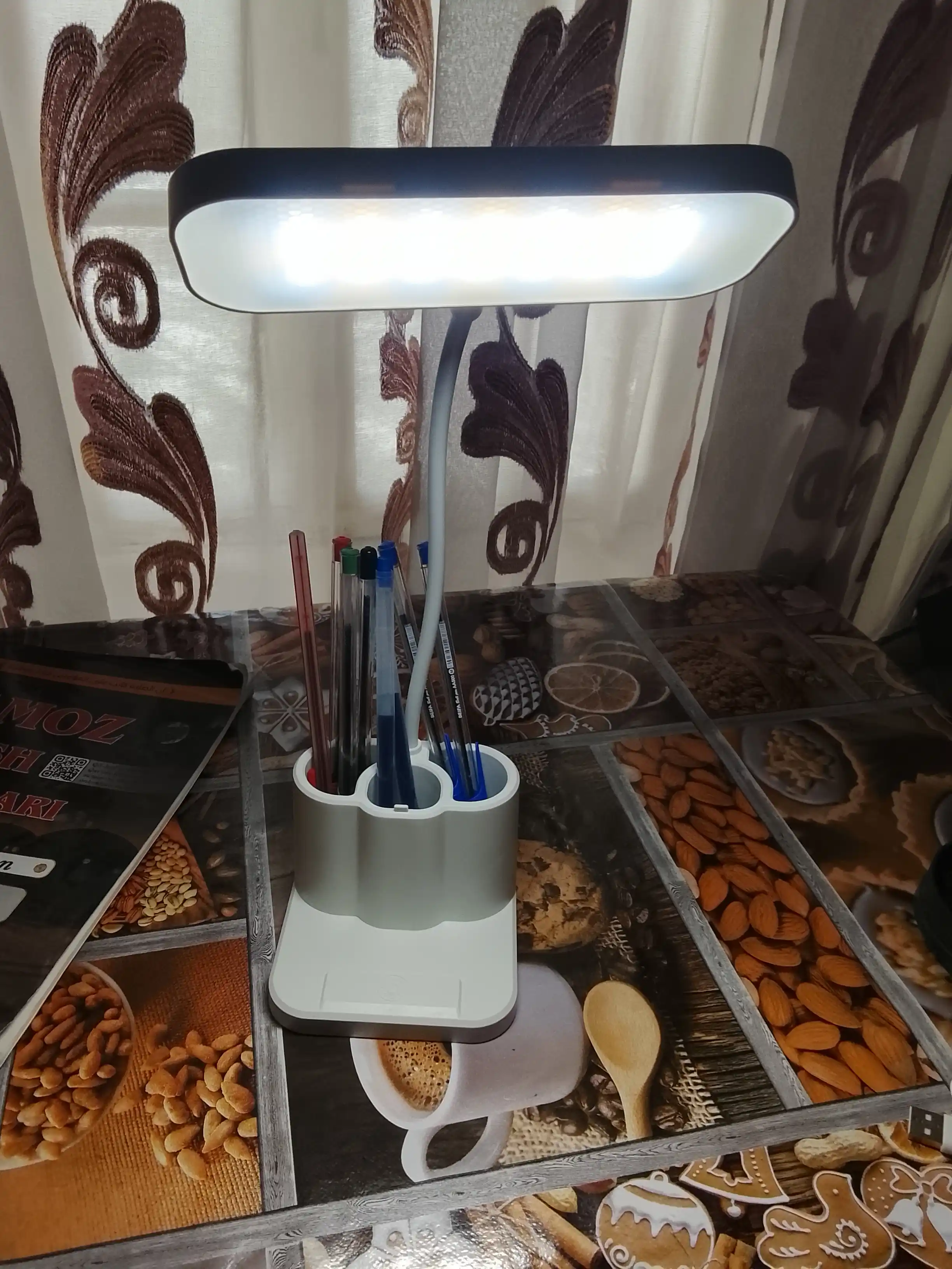Аkkumlyatorli aqlli stol lampasi