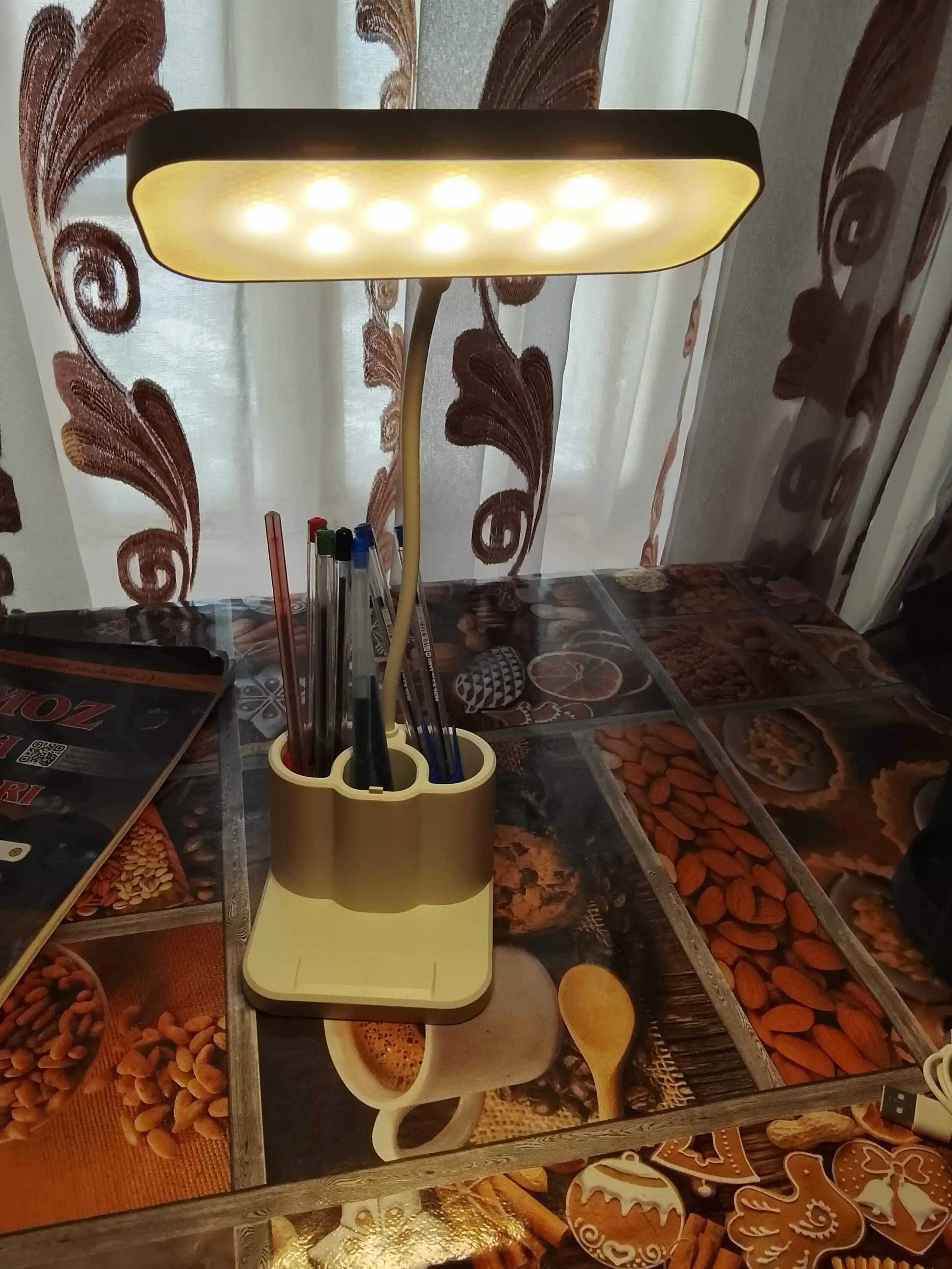 Аkkumlyatorli aqlli stol lampasi