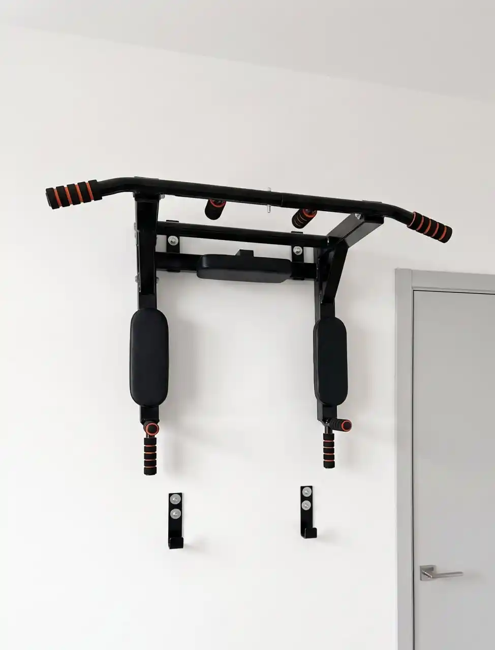 Devorga o'rnatiladigan turnik 3 ta 1 da, brusya va press uchun, 120 kg, 95x77 sm