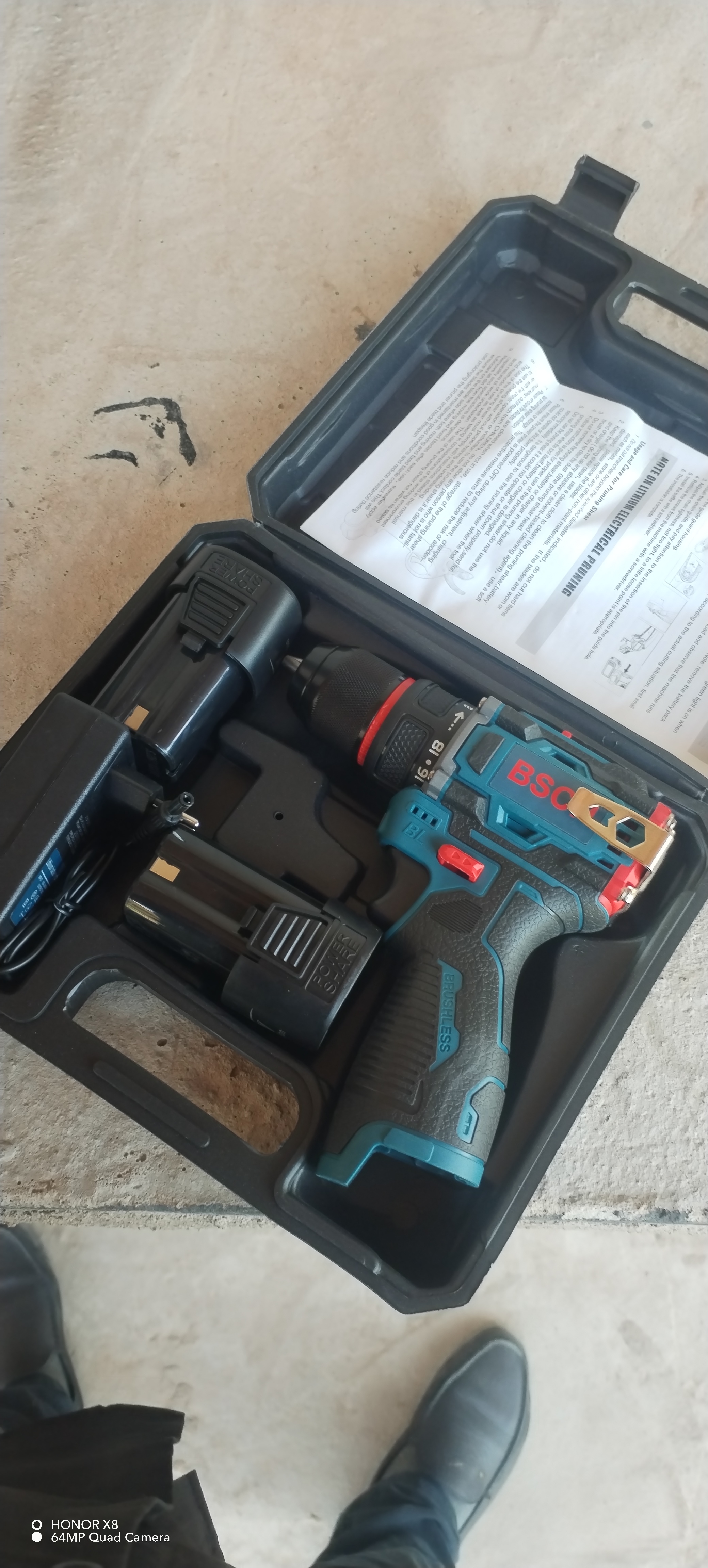 Akkumulyatorli buragich 18V Brushless, 2 ta AKB va zaryadlovchi, quti