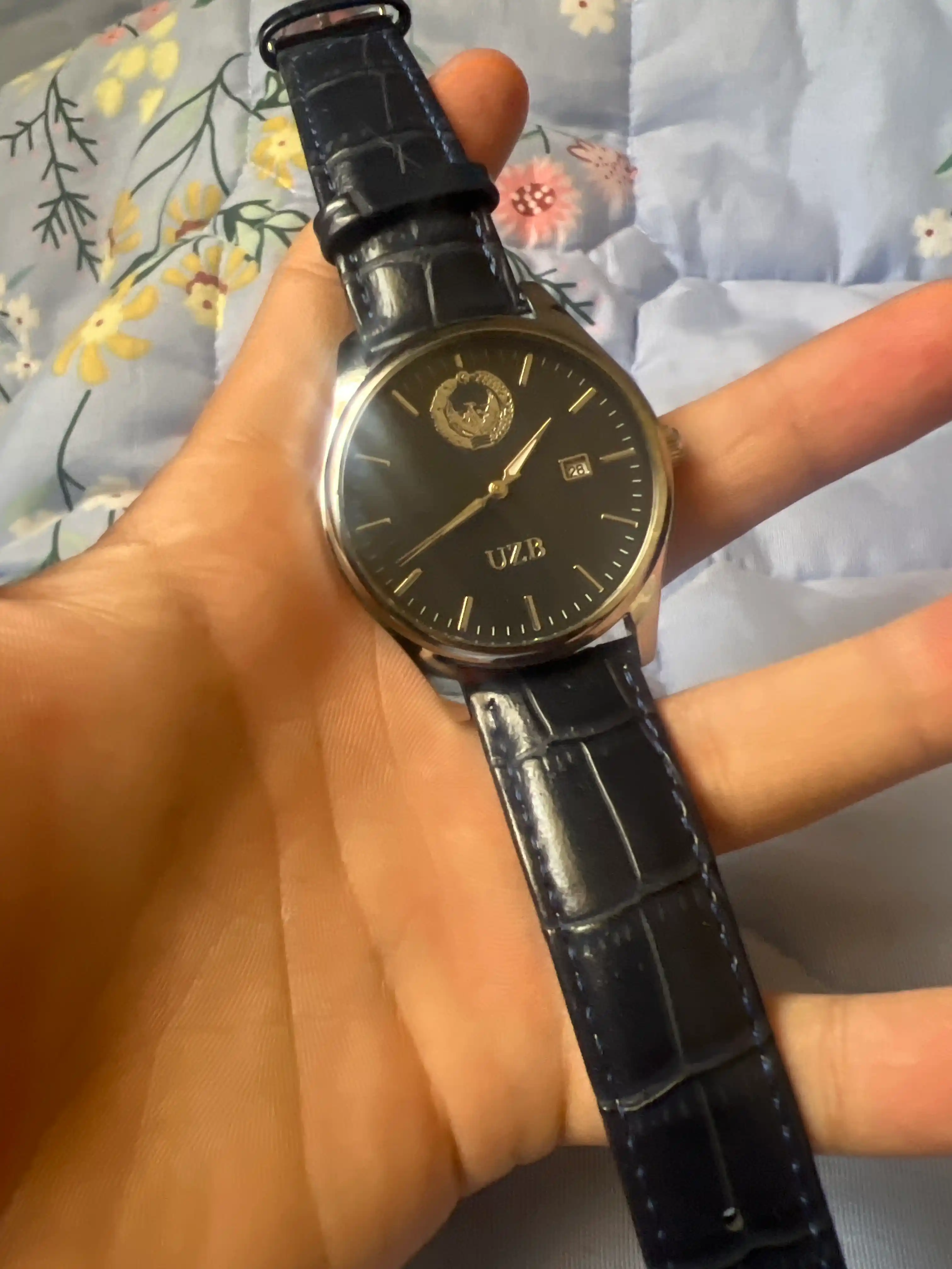 Erkaklar qo‘l soati UZB Classic, kvarts mexanizmli, charm tasmali, sana ko‘rsatkichli