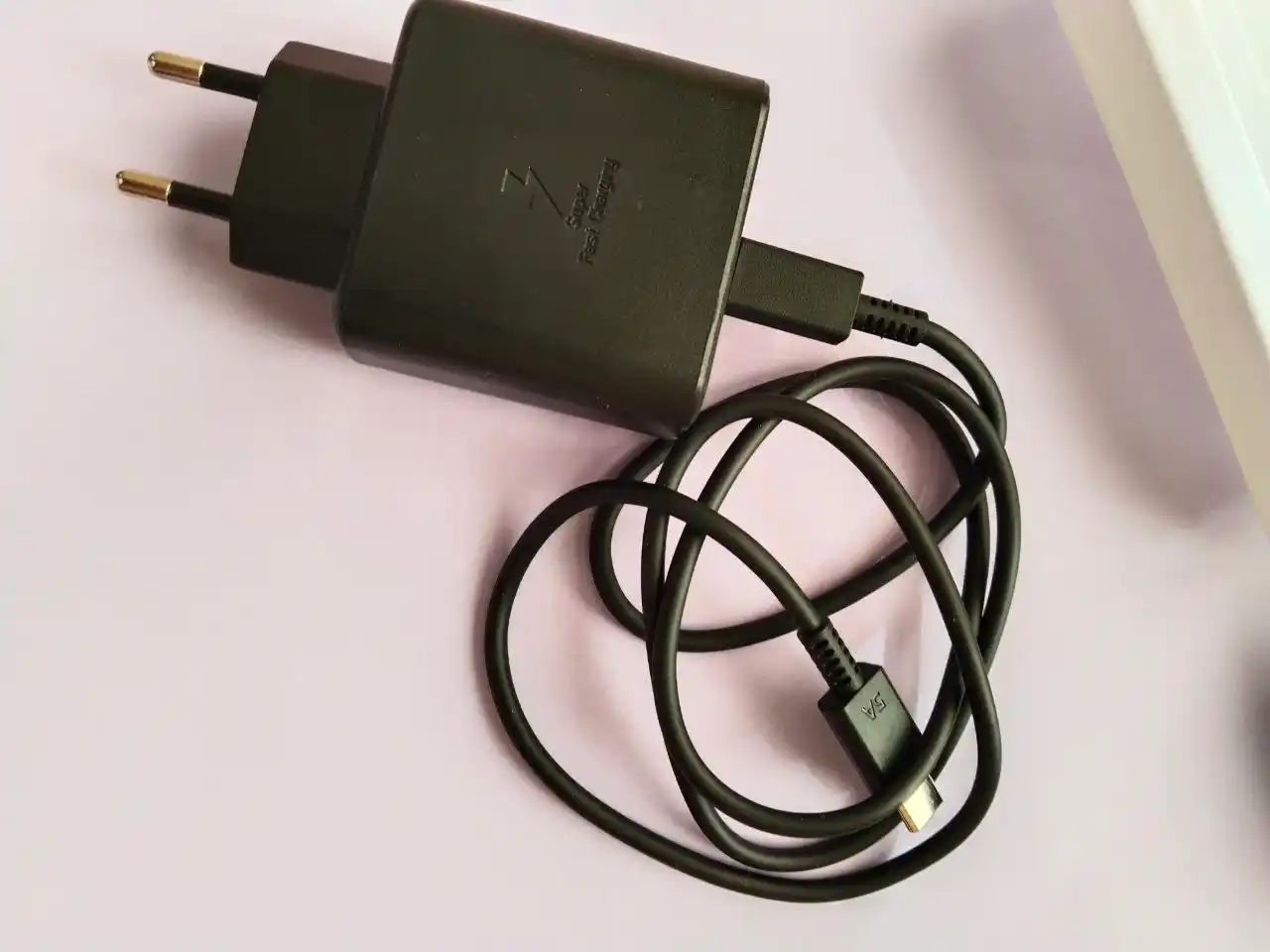 Samsung 45W PD Adapter – мощное и безопасное зарядное устройство