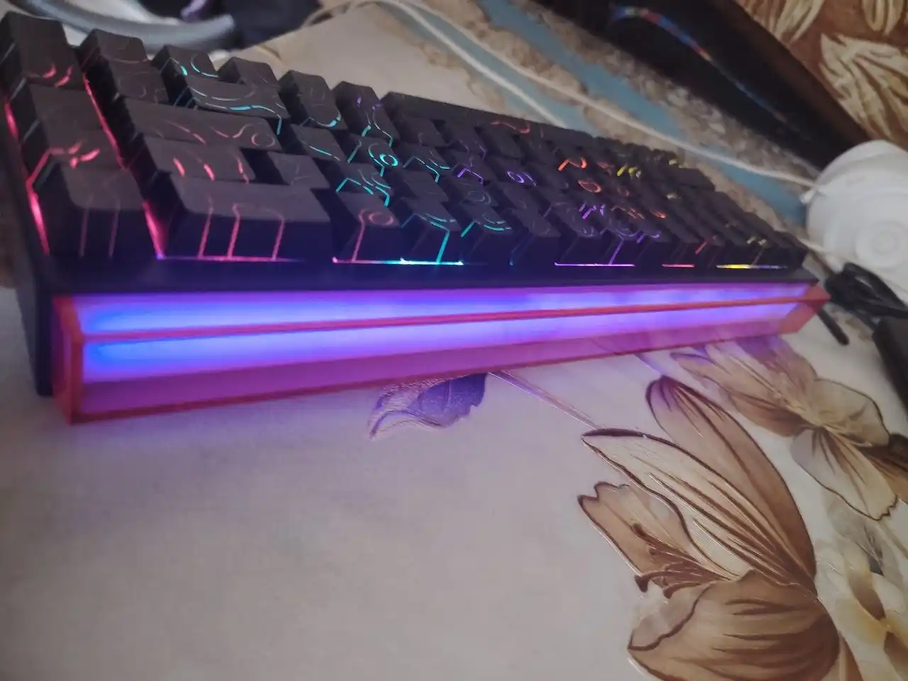 Geymerlar uchun RGB yoritilgan AJAZZ o‘yin klaviaturasi mexanik / membranali