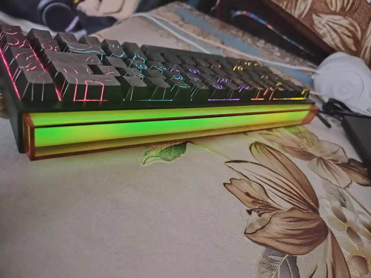 Geymerlar uchun RGB yoritilgan AJAZZ o‘yin klaviaturasi mexanik / membranali
