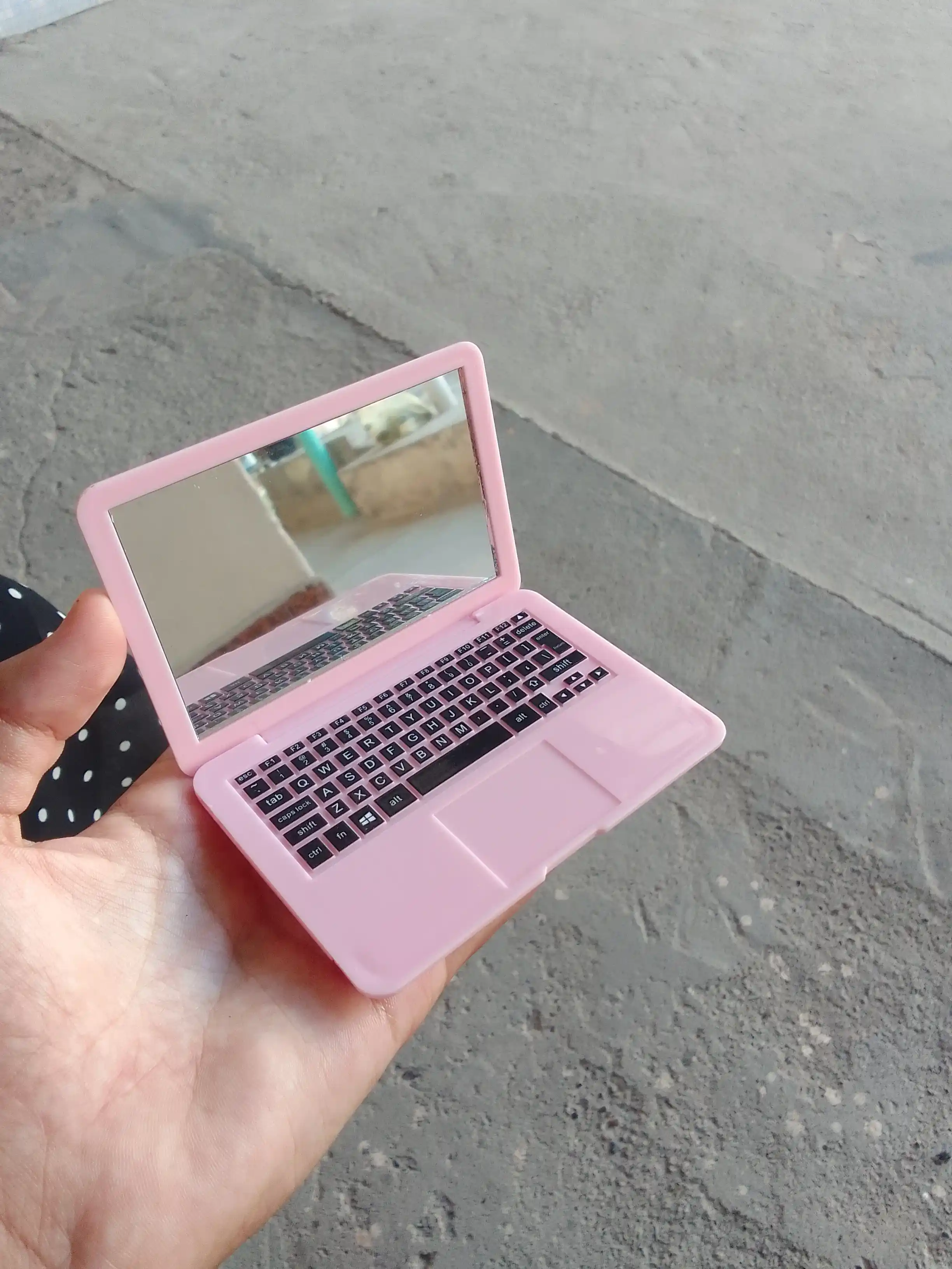 Зеркало компьютер MacBook, компактное карманное зеркальце для макияжа в ноутбуке