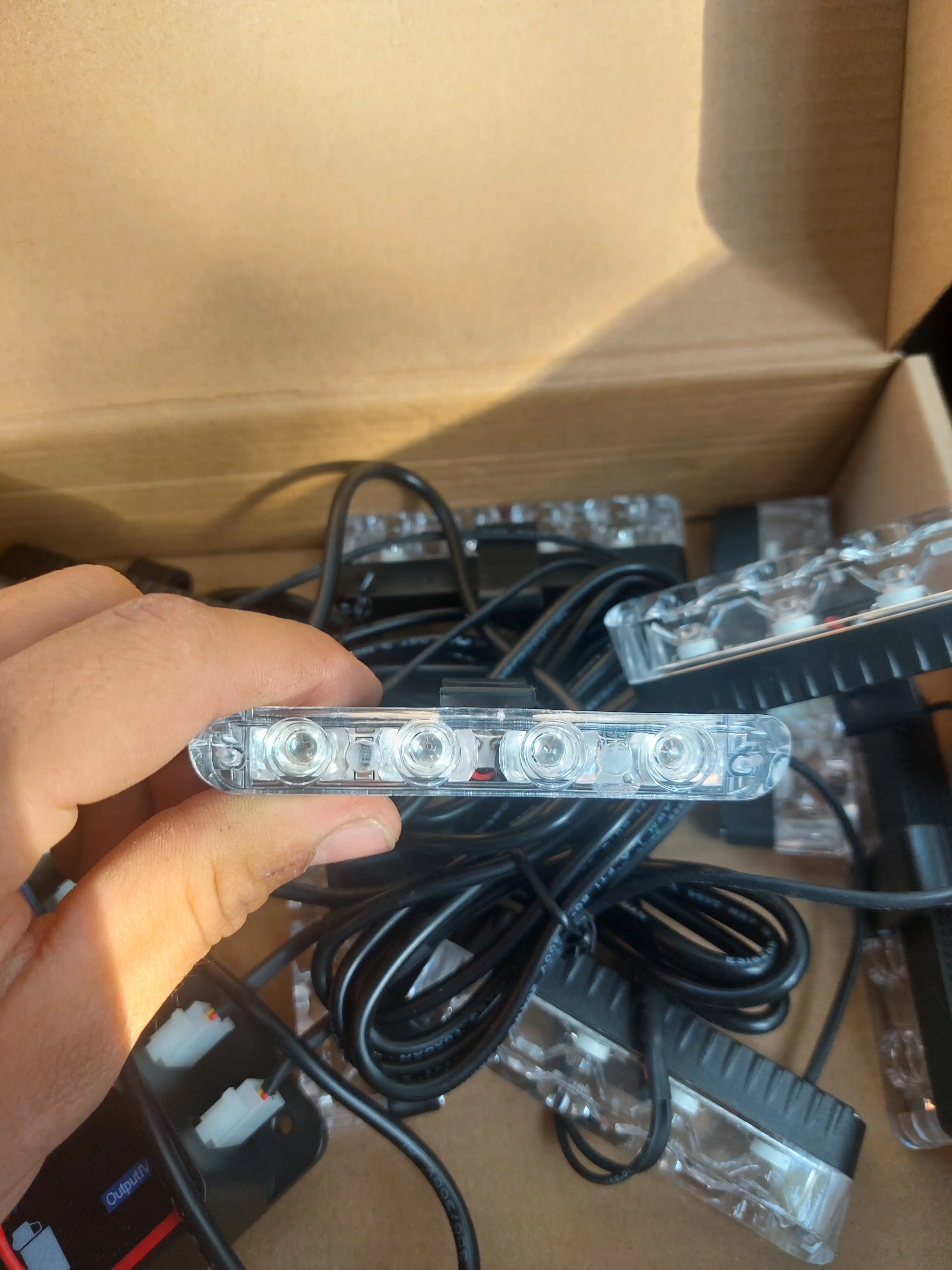 Avtomobil uchun LED ogohlantiruvchi chiroqlar, 8 seksiya 32LED masofadan boshqaruv 12–24V