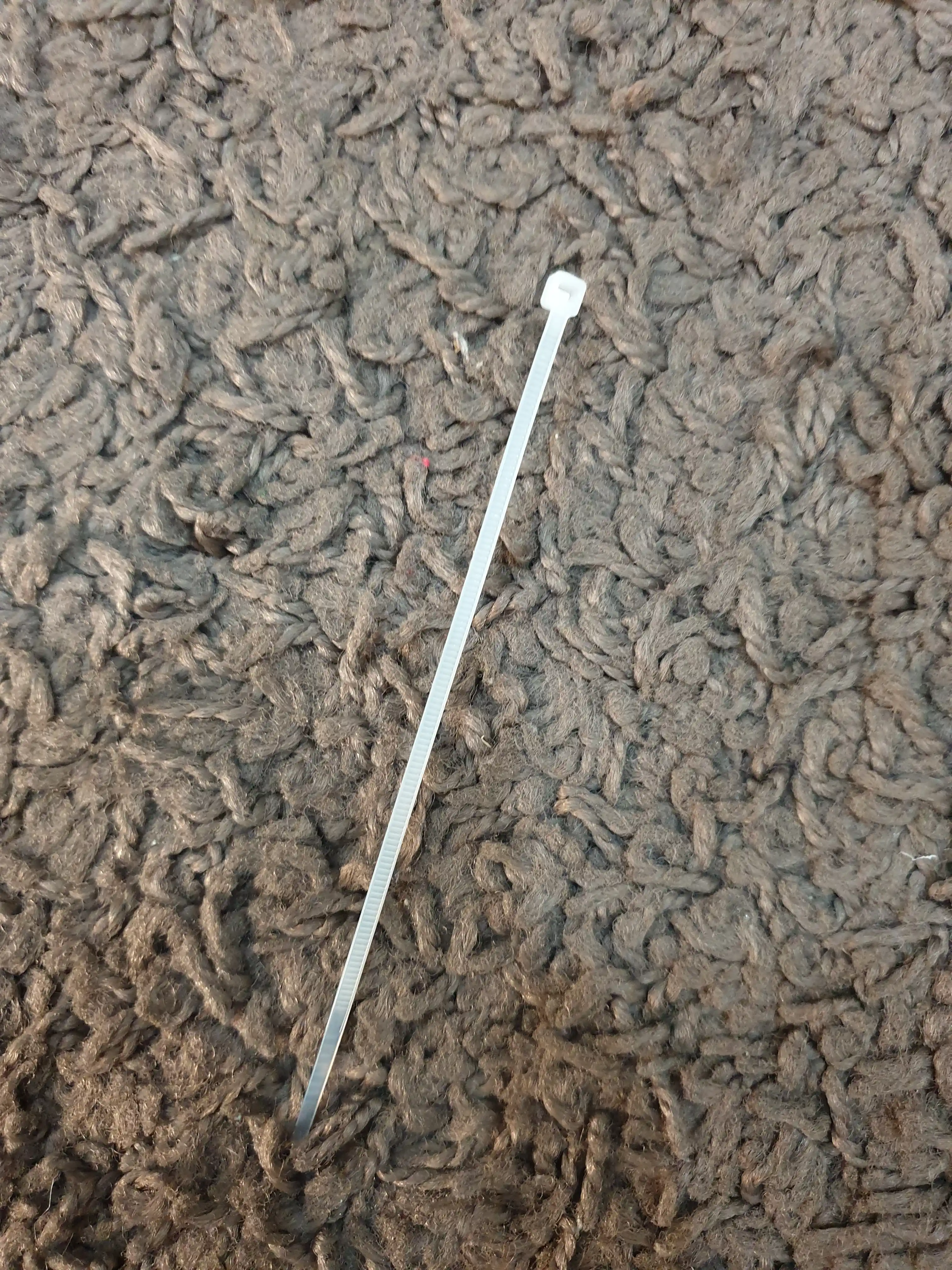 Plastik xomutlar, 100 dona, tortqichlar
