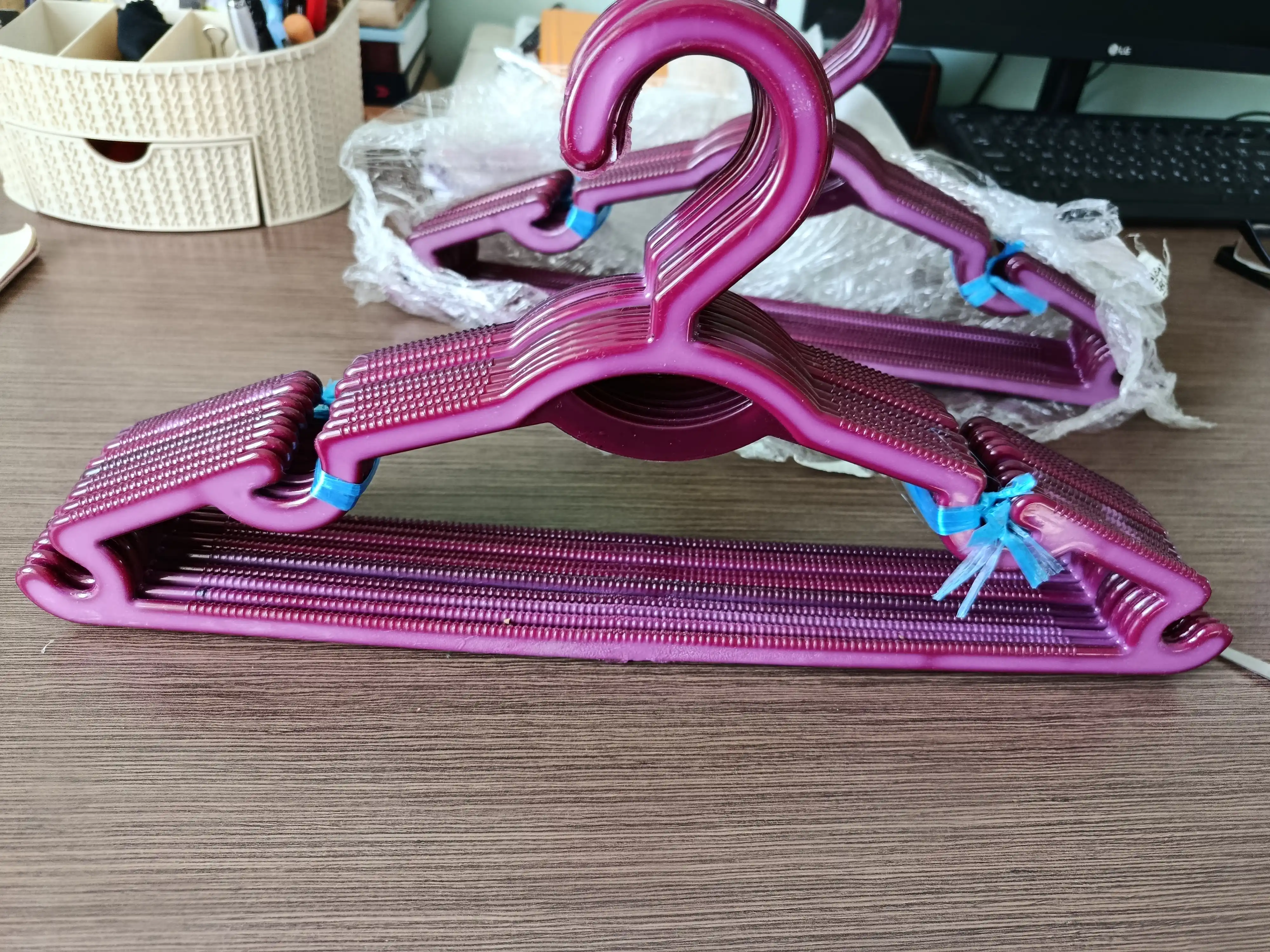 Plastik kiyim ilgichlar, sirpanishga qarshi tishli 42 sm 5, 10, 20, 30 dona