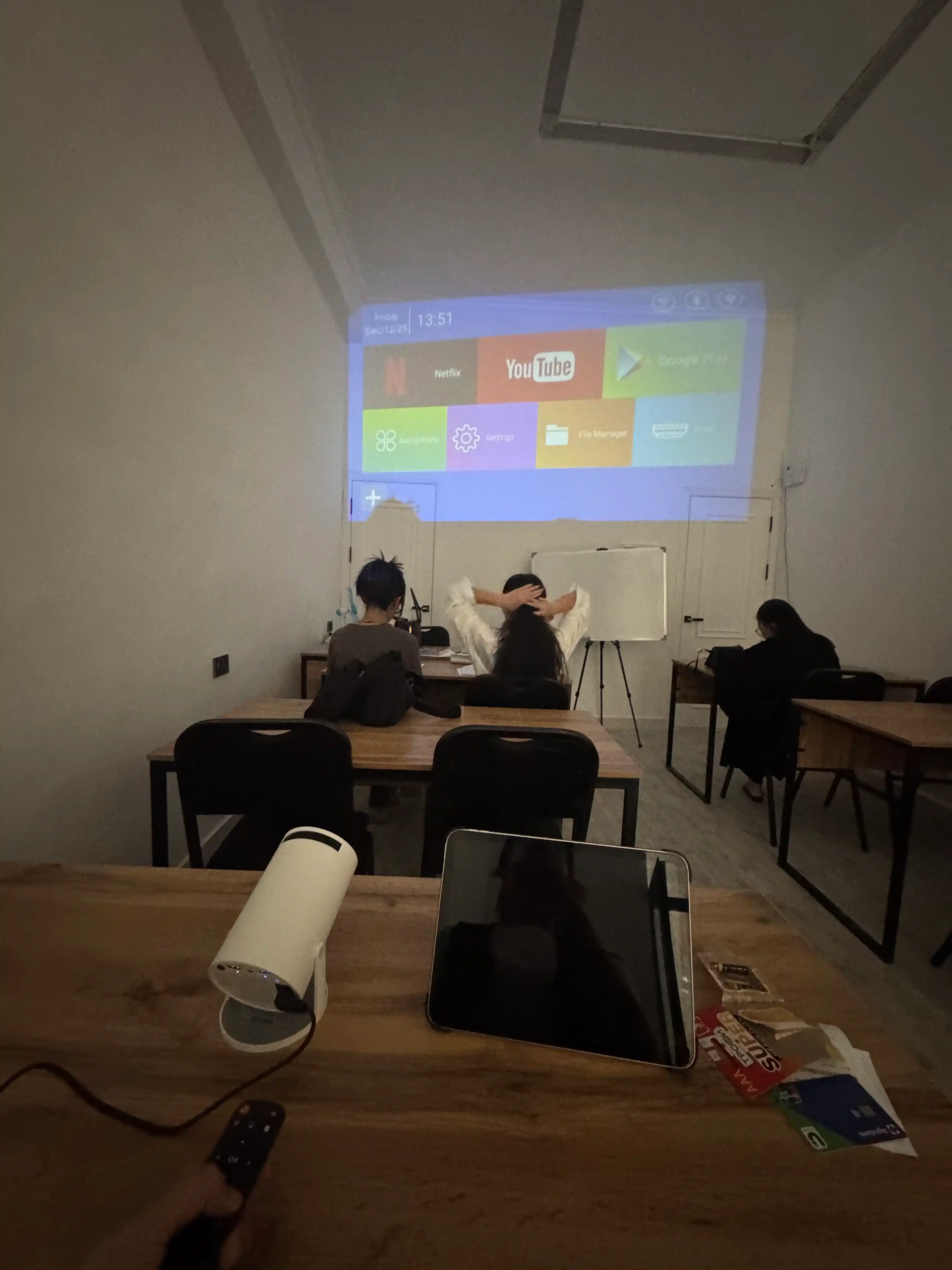 Smart proektor HY300 PRO aqlli proyektor HY300 PRO uy kinoteatri, portativ, Wi-Fi, Android